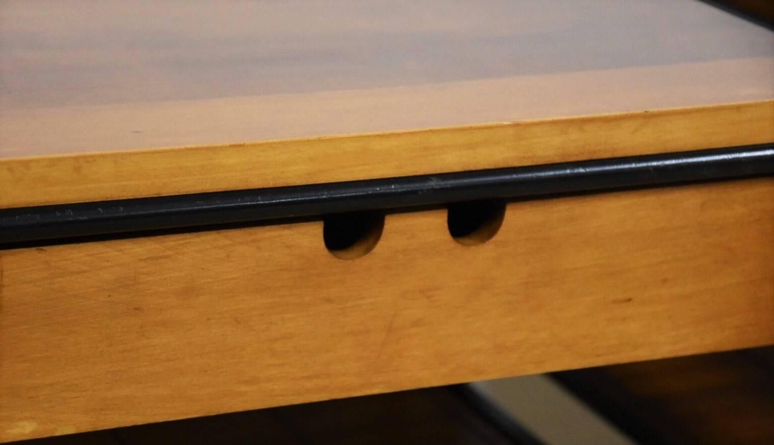 Minimalist Design Side/End Table by Paul McCobb In Excellent Condition For Sale In Dallas, TX