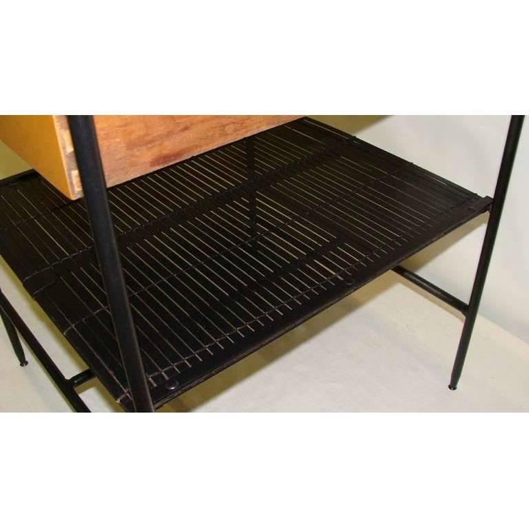 Minimalist Design Side/End Table by Paul McCobb For Sale 1