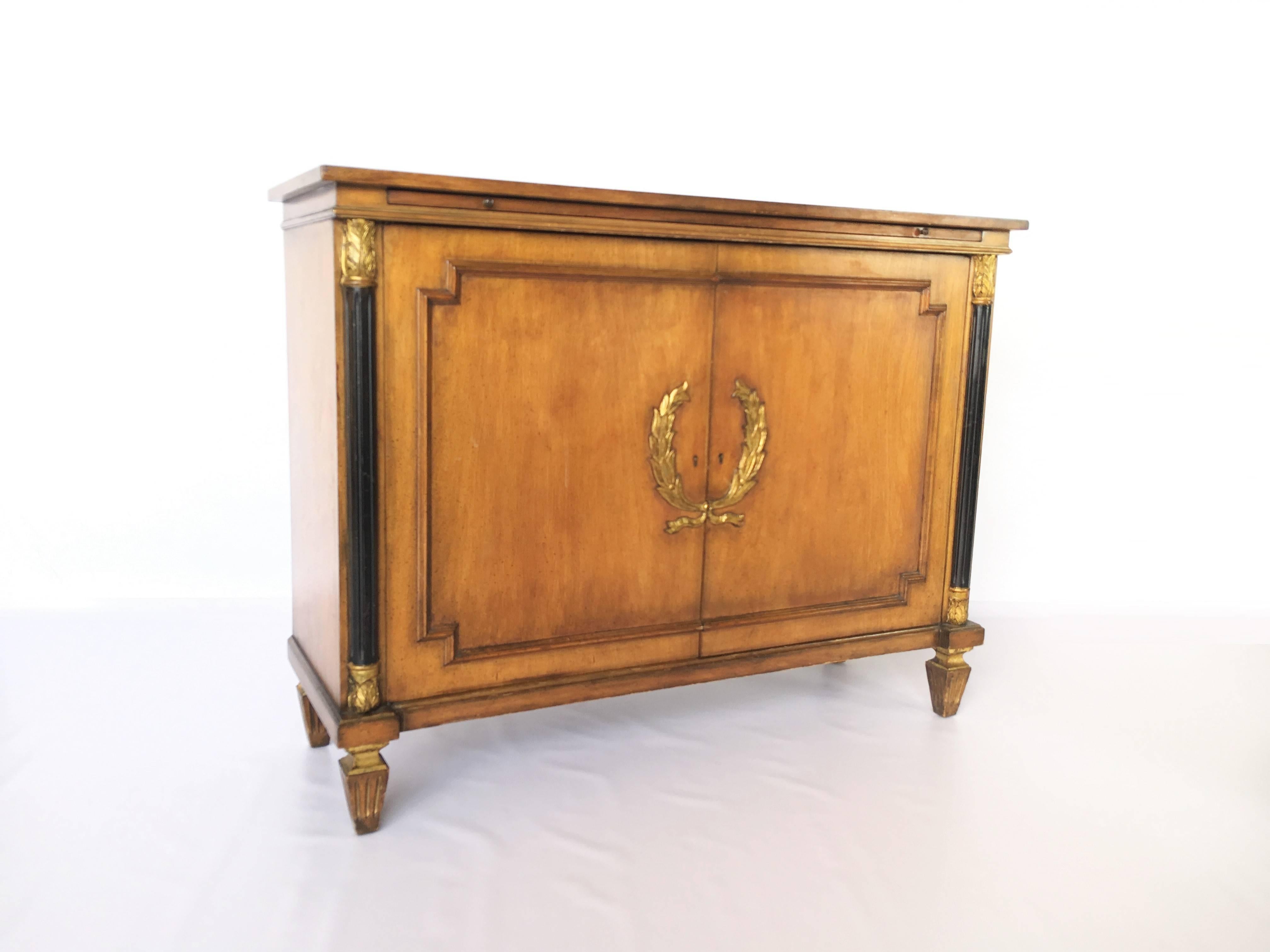 Exceptional Italian Neoclassical Style Sideboard In Excellent Condition For Sale In Dallas, TX