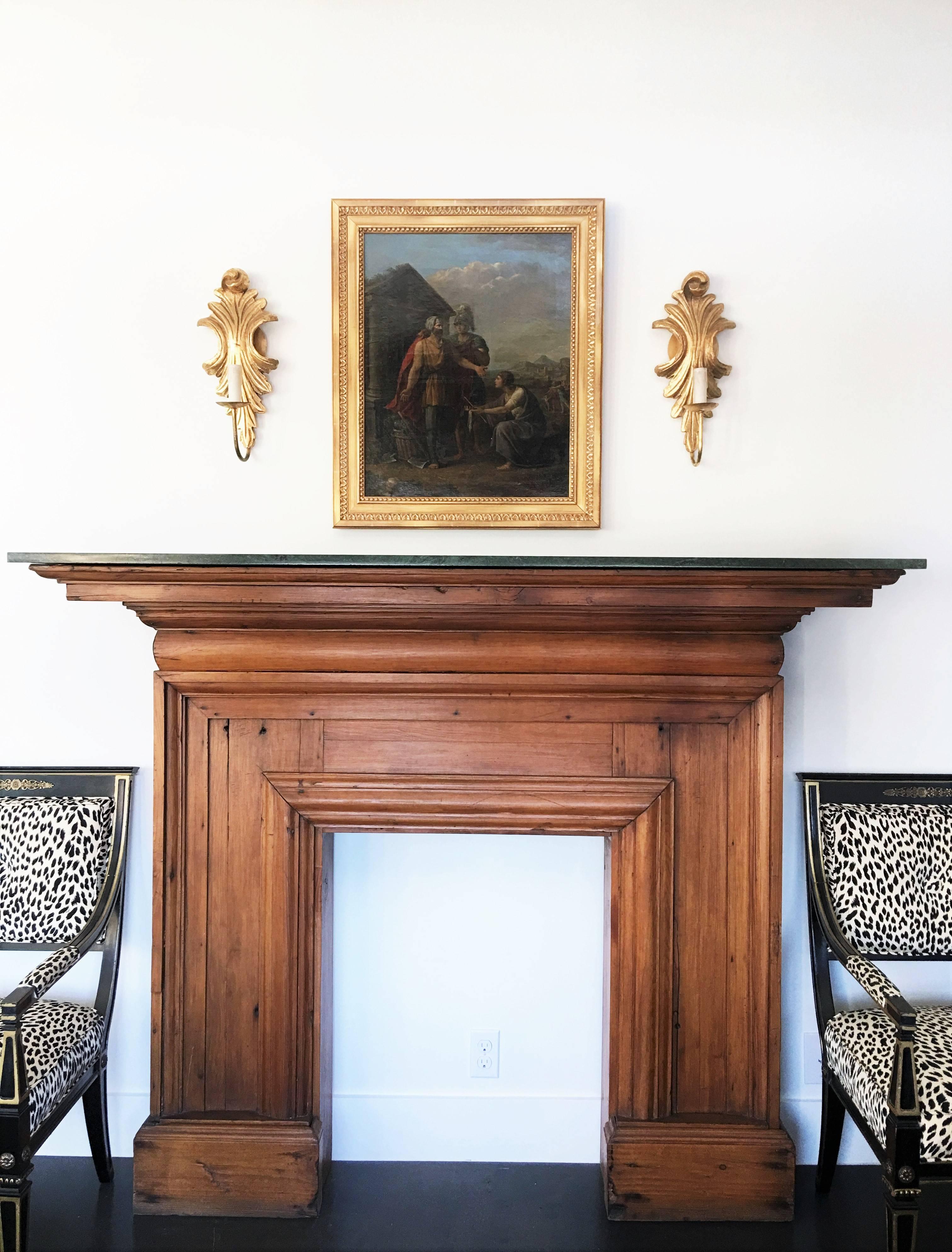 An original Edwardian fire surround in mahogany wood. The surround with a raised shelf above and green marble top. 

The opening measures: 32 in H x 25.25 in W x 6.5 in D.