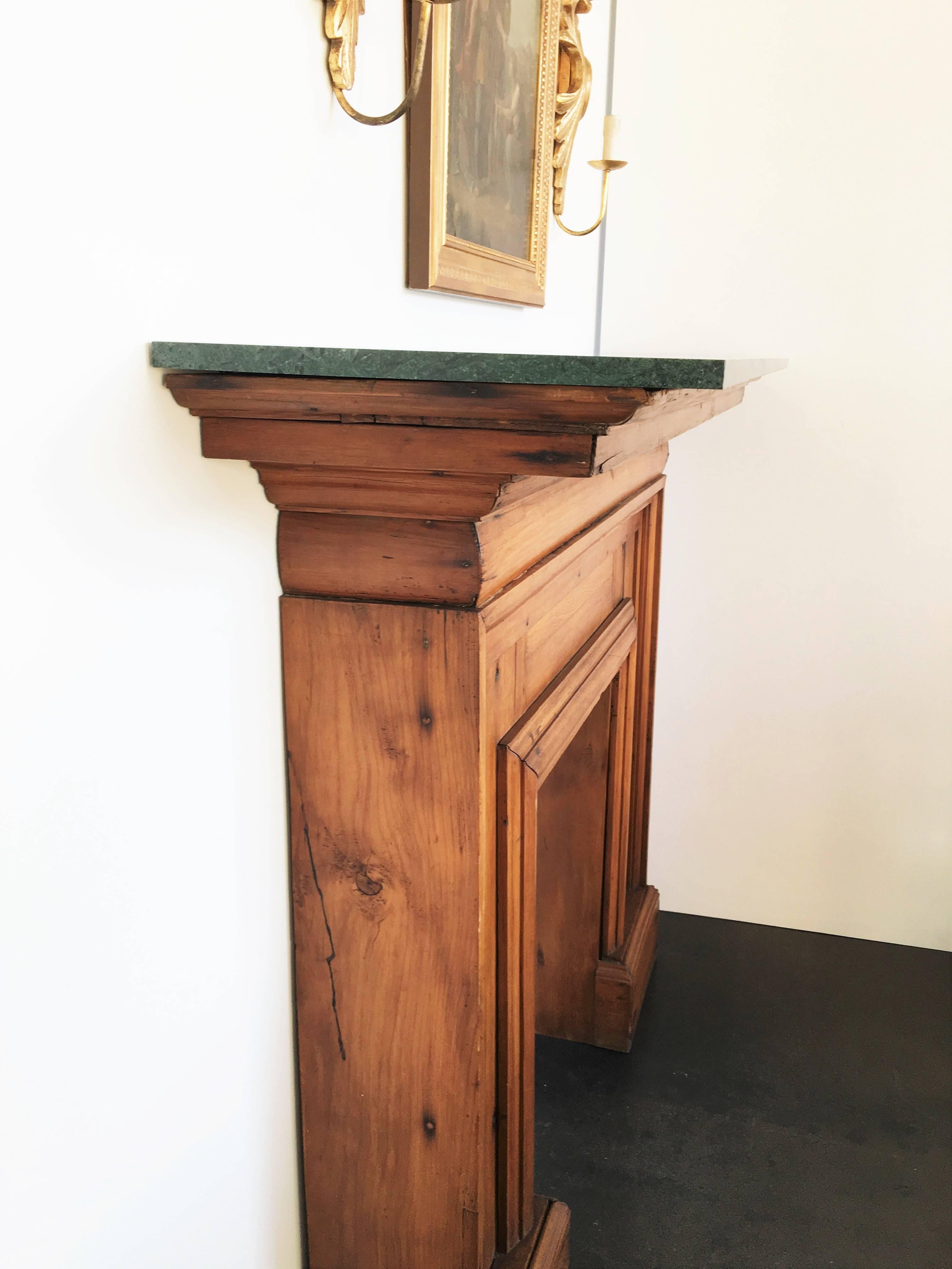 Antique Mahogany Fireplace Mantel with Green Marble Top In Excellent Condition For Sale In Dallas, TX