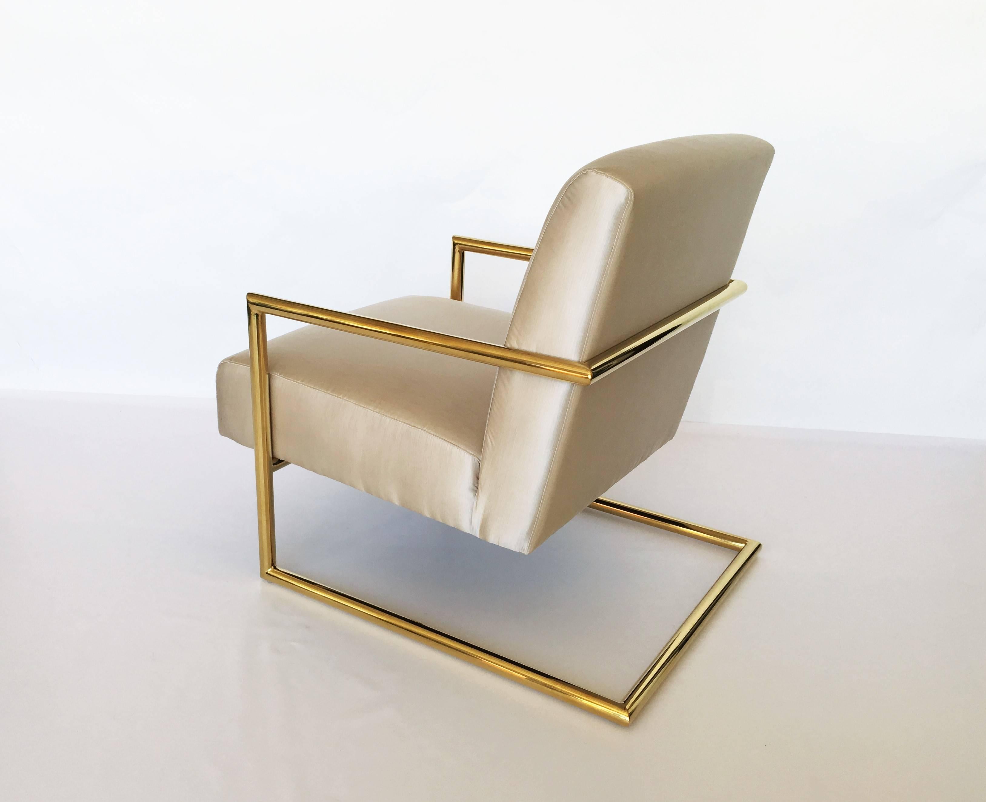 Mid-Century Modern Tubular Brass Cantilevered Lounge Chairs, Milo Baughman Style For Sale