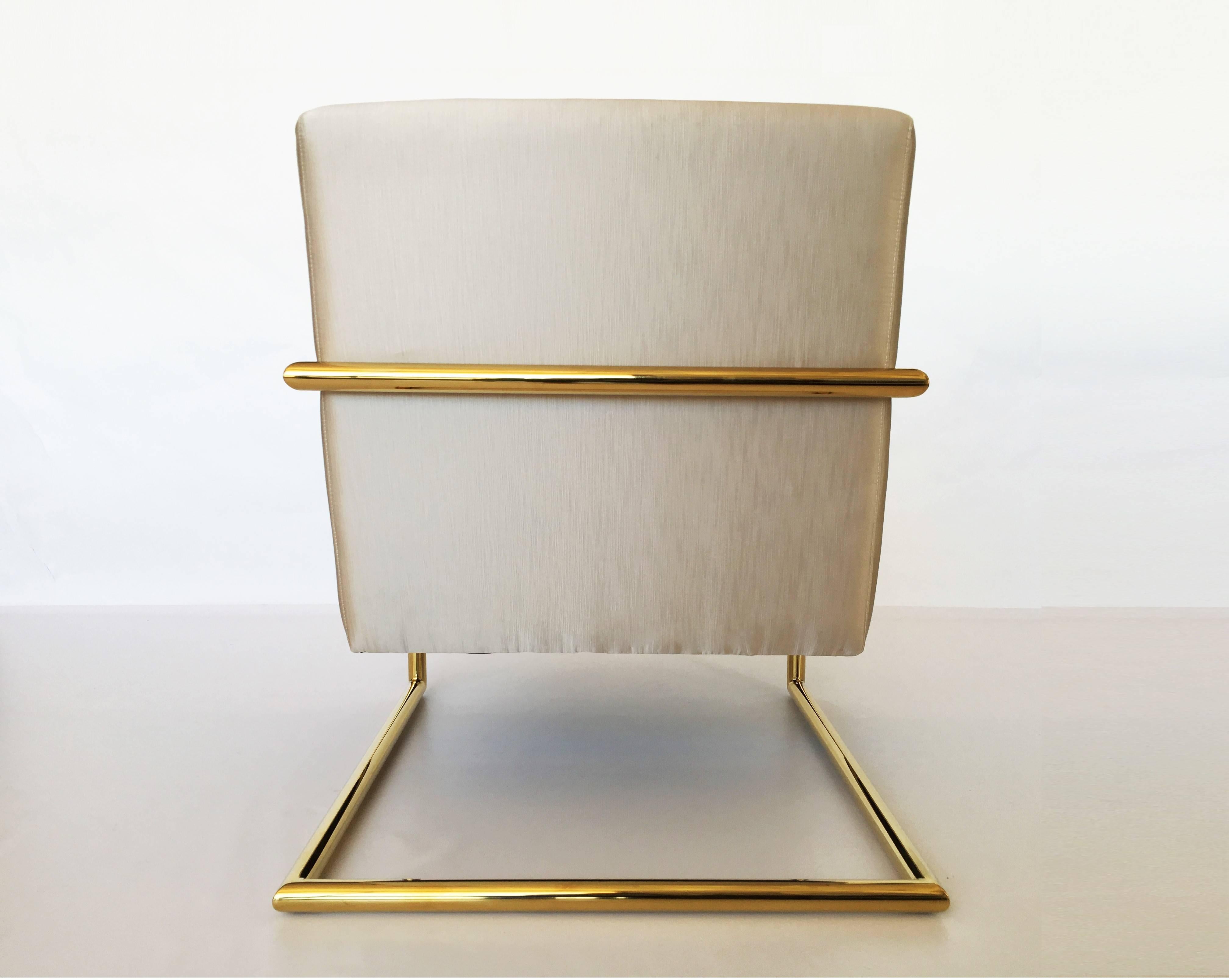Late 20th Century Tubular Brass Cantilevered Lounge Chairs, Milo Baughman Style For Sale