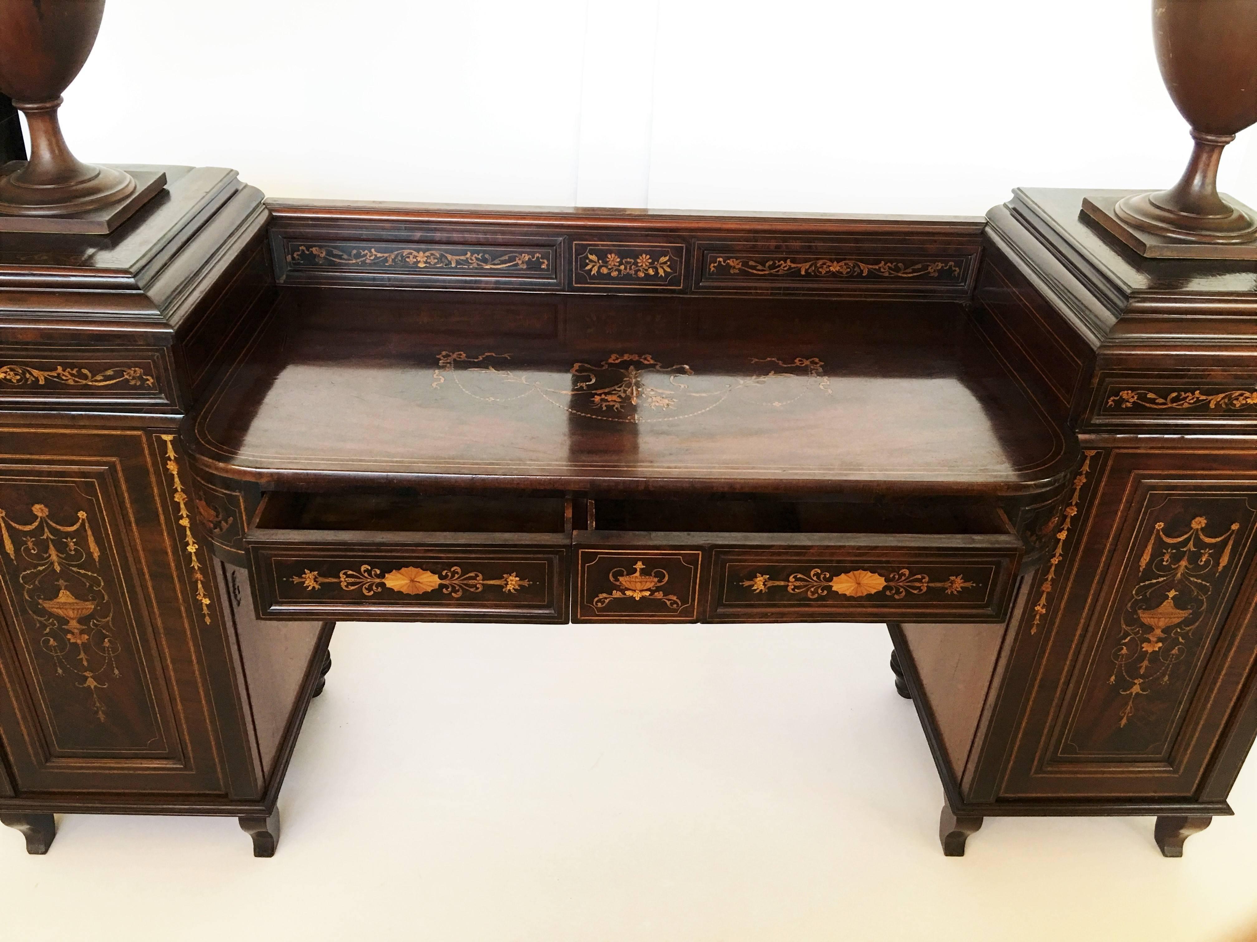 Early 19th Century Regency Marquetry Inlaid Rosewood Pedestal Sideboard with Urn In Good Condition For Sale In Dallas, TX