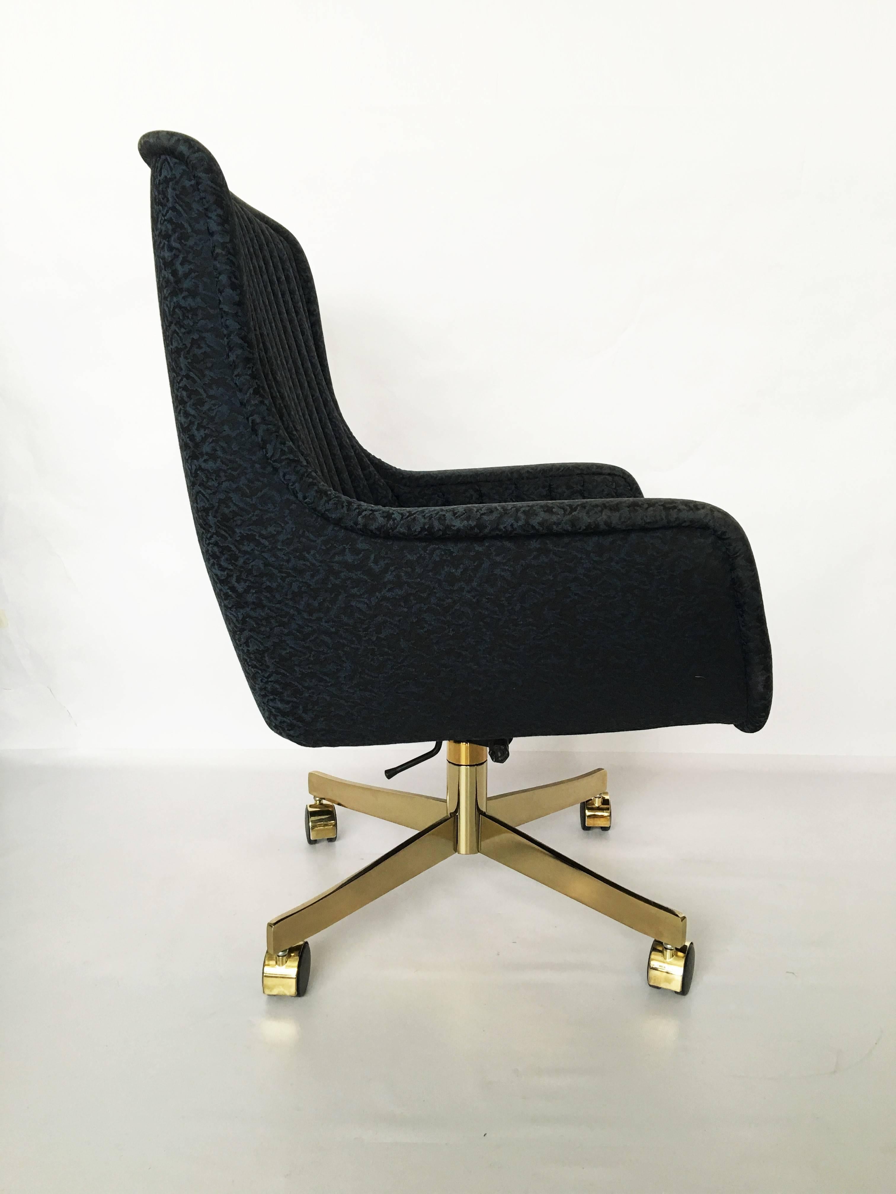 Set of Eight Ward Bennett for Brickel Associates Swivel Chairs In Good Condition For Sale In Dallas, TX