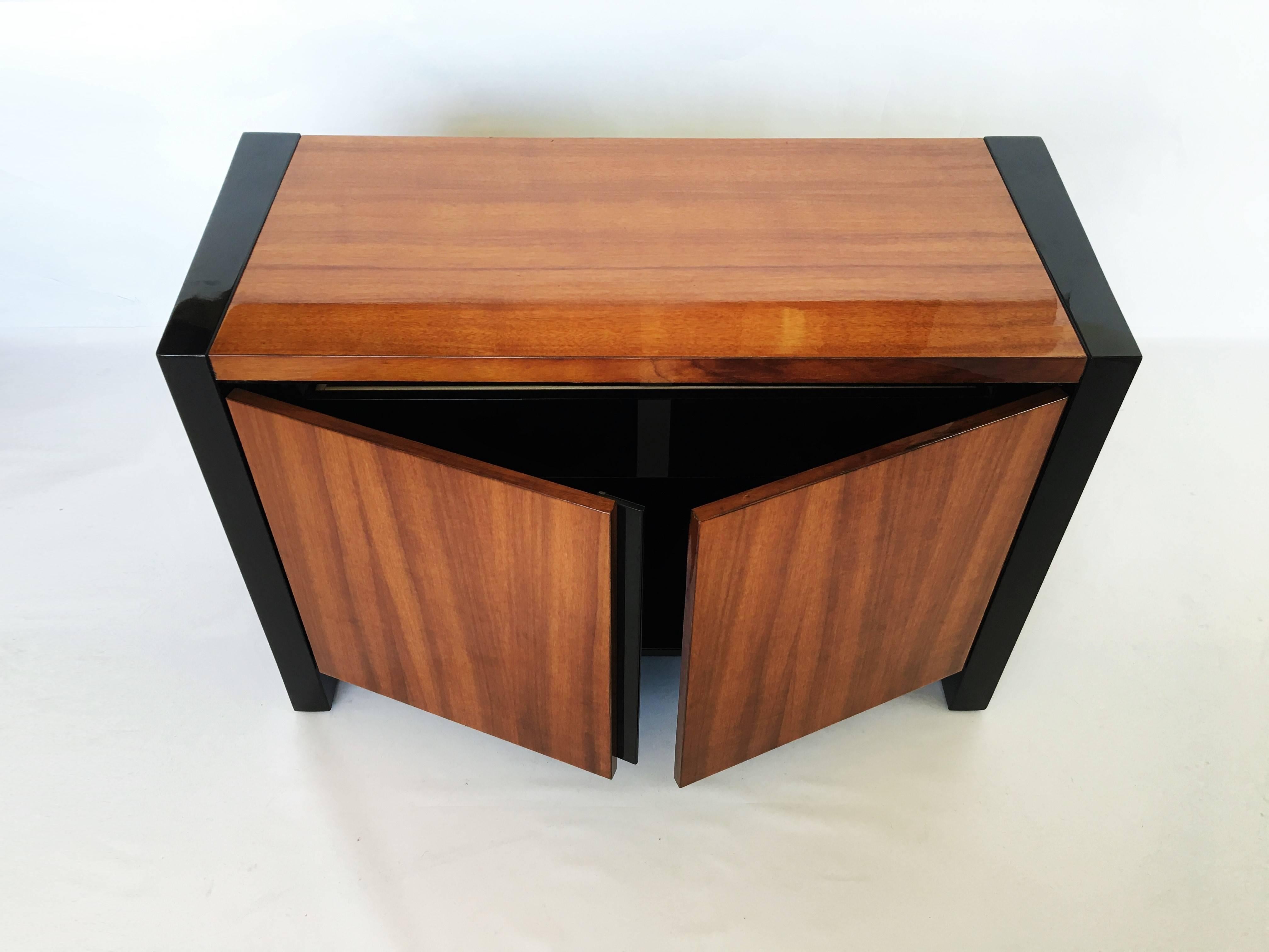 Pair of Black Lacquer and Koa Wood Nightstands by Henredon For Sale 2