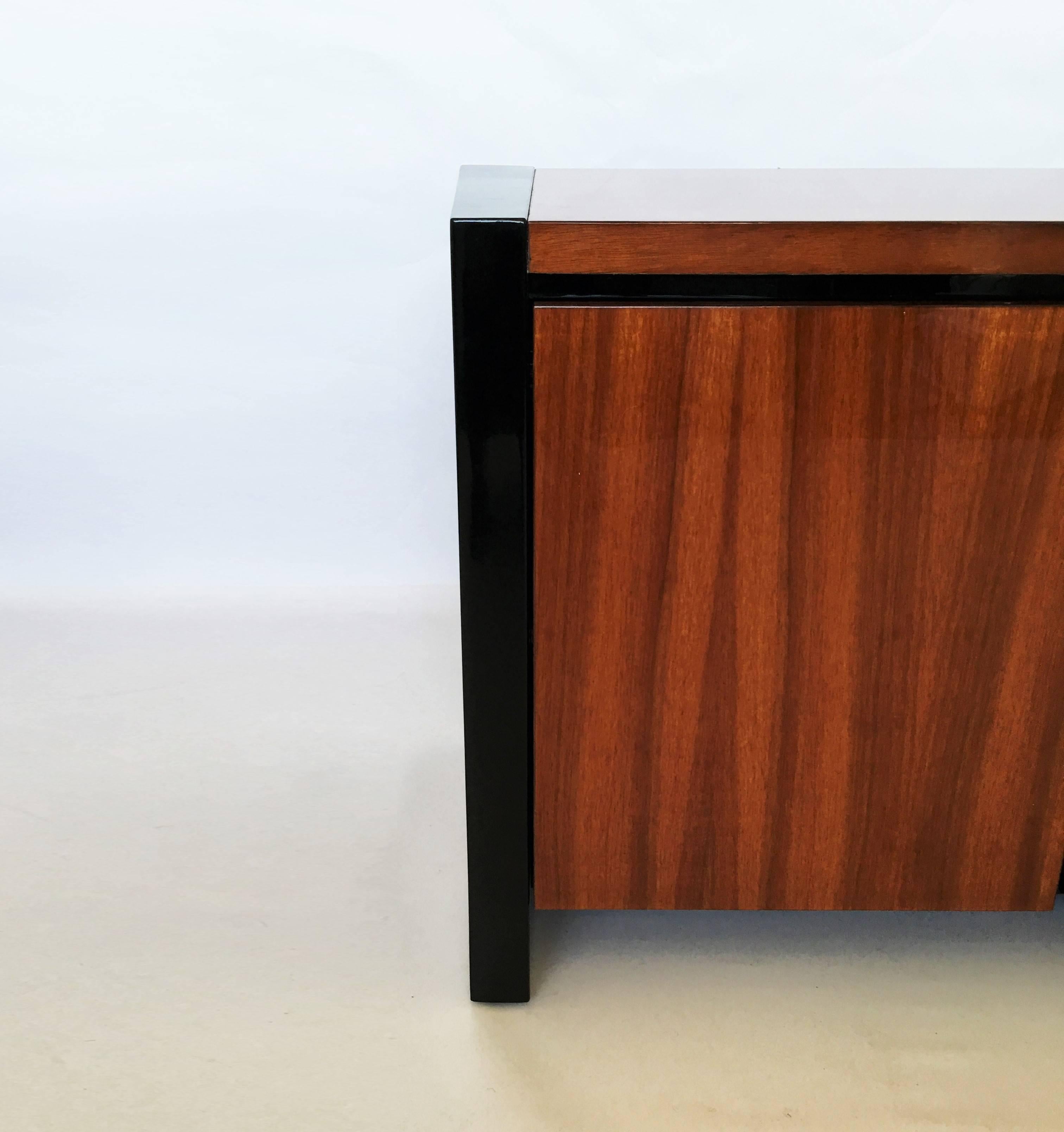 Pair of Black Lacquer and Koa Wood Nightstands by Henredon For Sale 4
