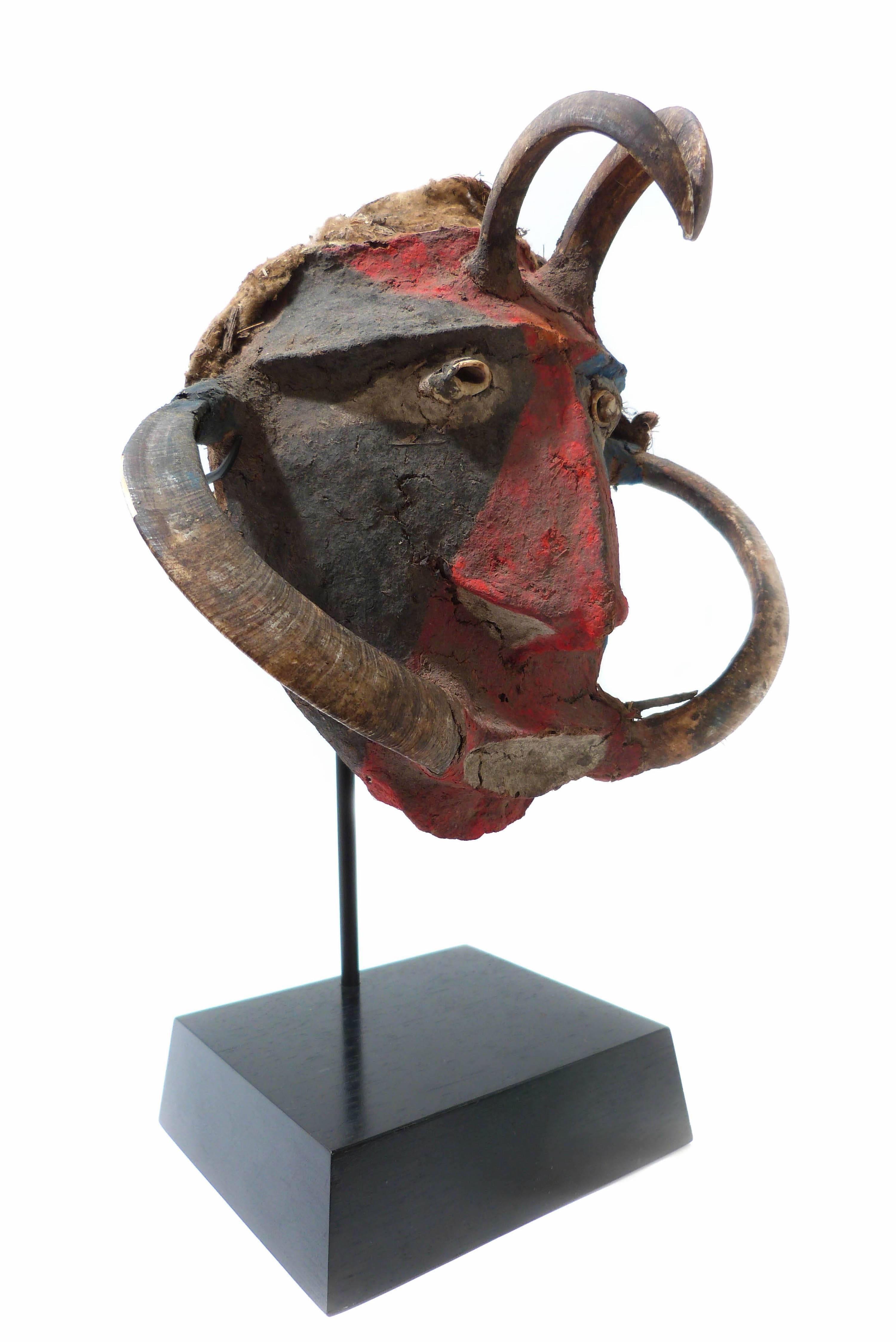 Carved Nabwikai mask, Vanuatu, Ex Nicolai Michoutouchkine, Port Vila, Vanuatu