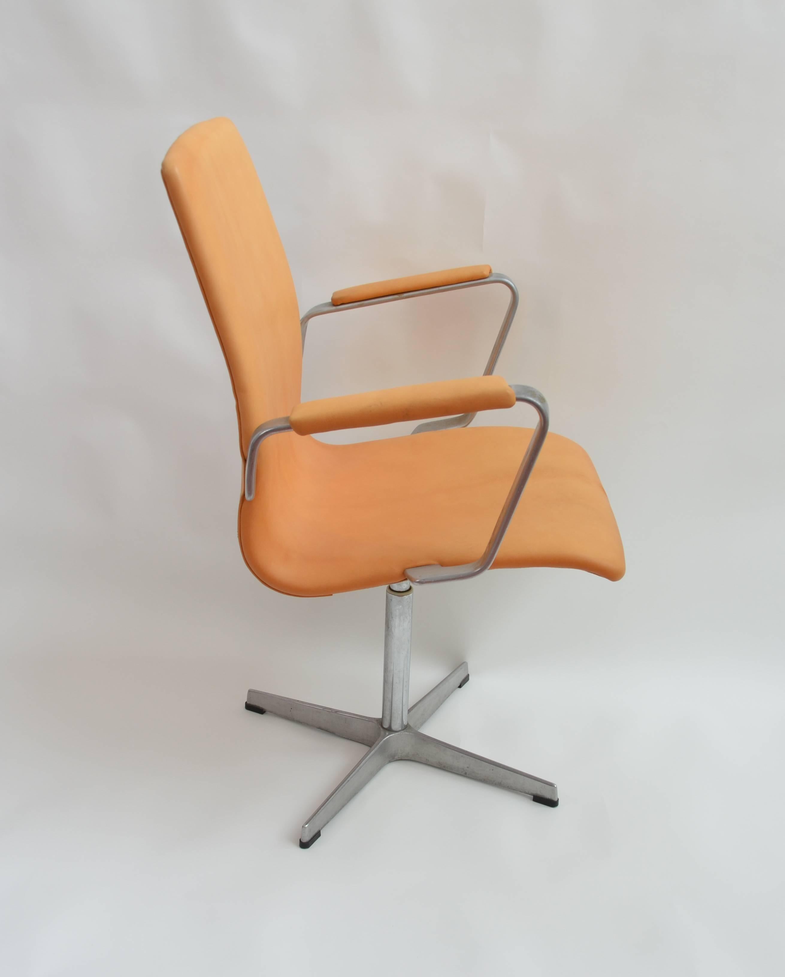 Set of six Oxford desk chairs by Arne Jacobsen for Fritz Hansen.
