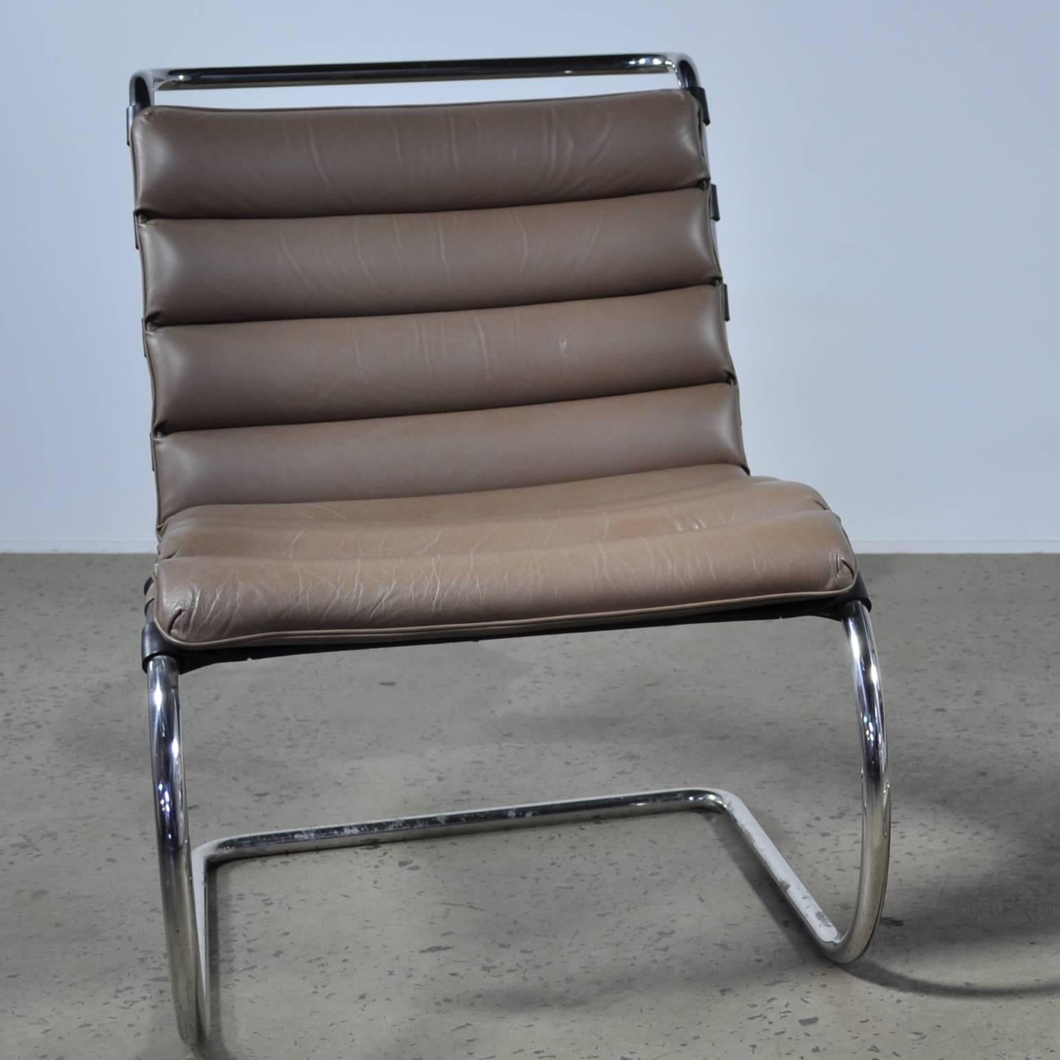Mid-Century Modern Mies van der Rohe MR Lounge Chair Without Arms For Sale