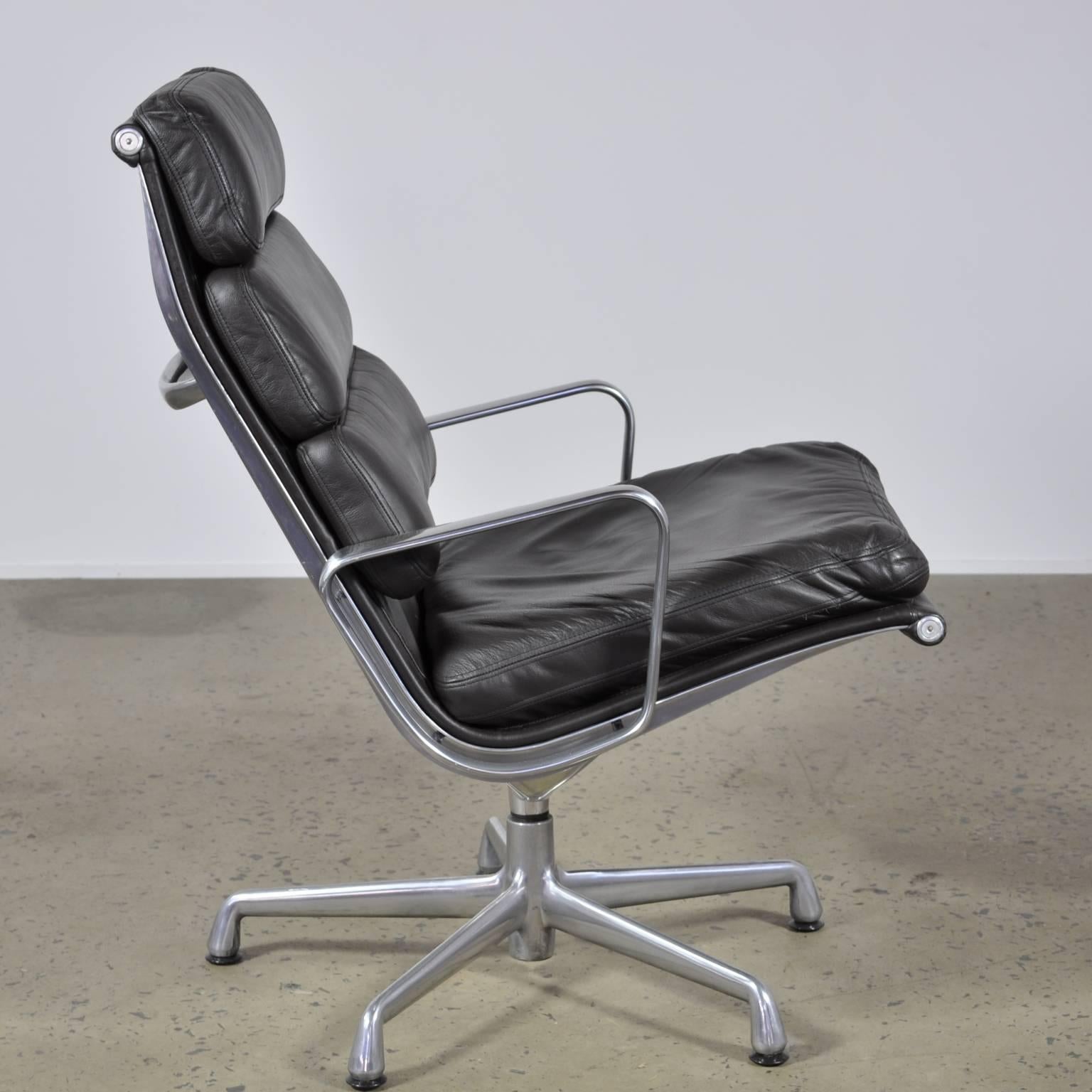 herman miller eames soft pad executive chair
