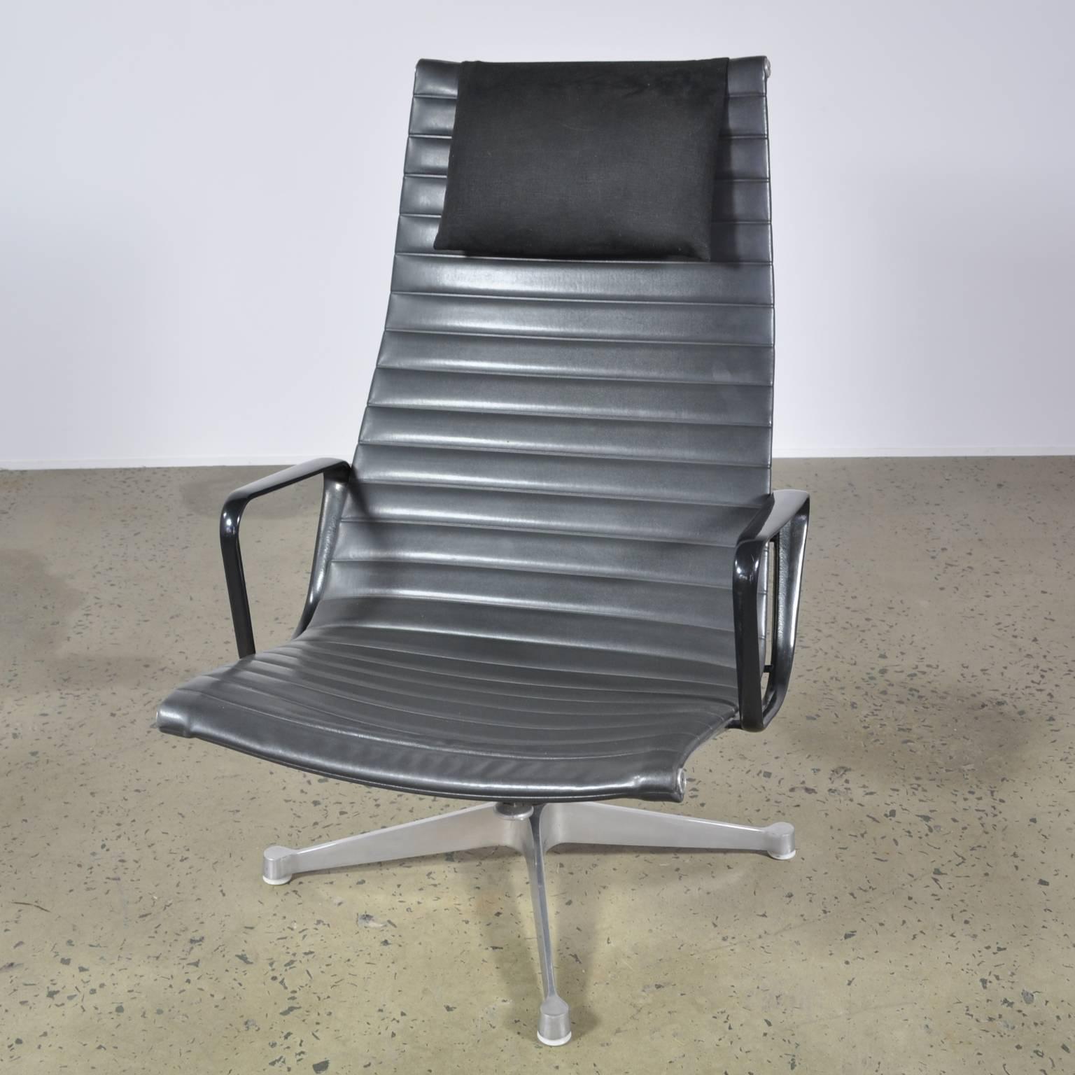 eames aluminium lounge chair