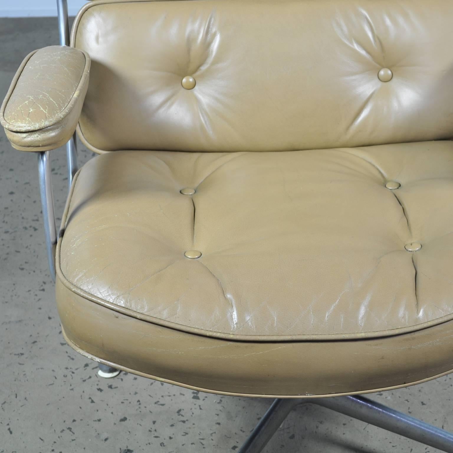 Mid-20th Century Brown Leather Eames Time Life Executive Chair