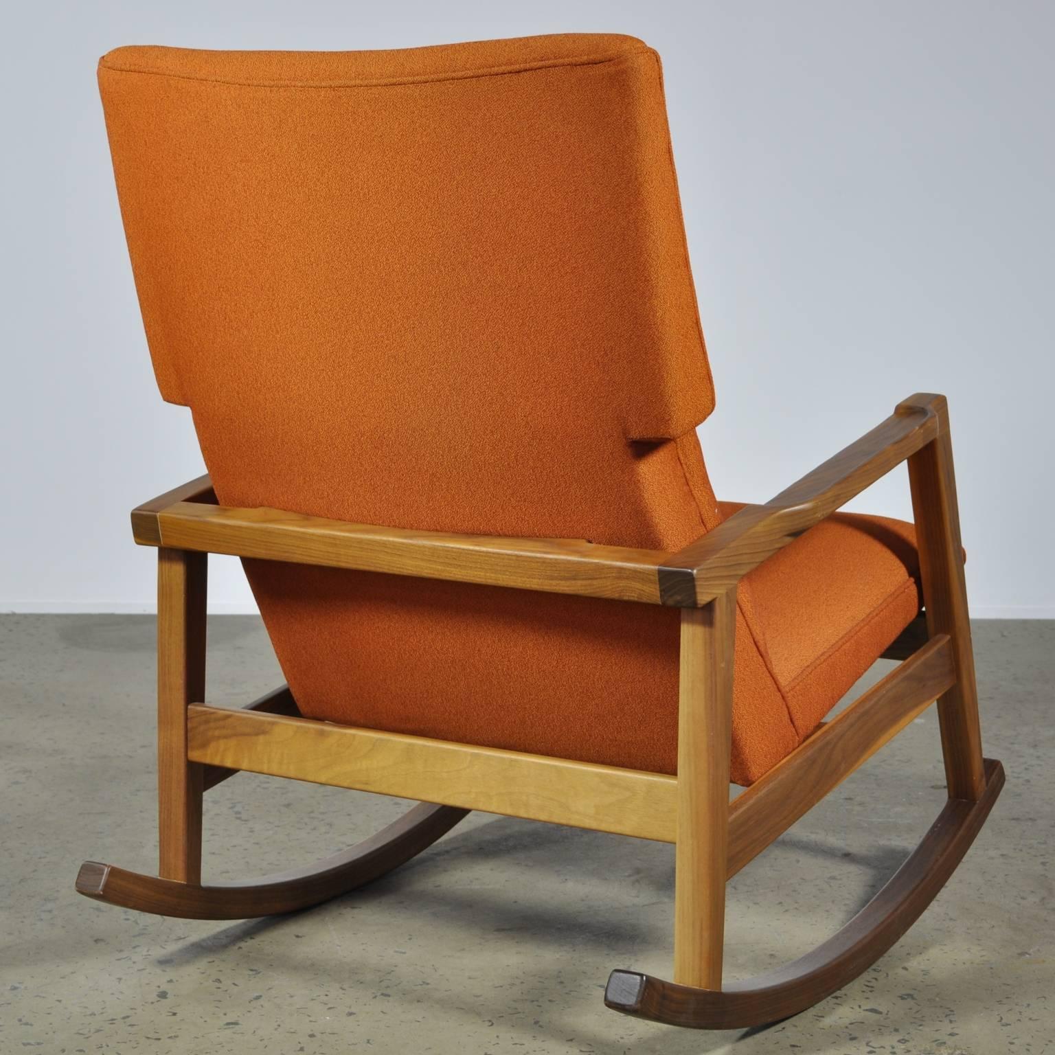 Walnut with Wool Fabric Jens Risom Rocker Chair for DWR im Zustand „Hervorragend“ in North Wollongong, New South Wales