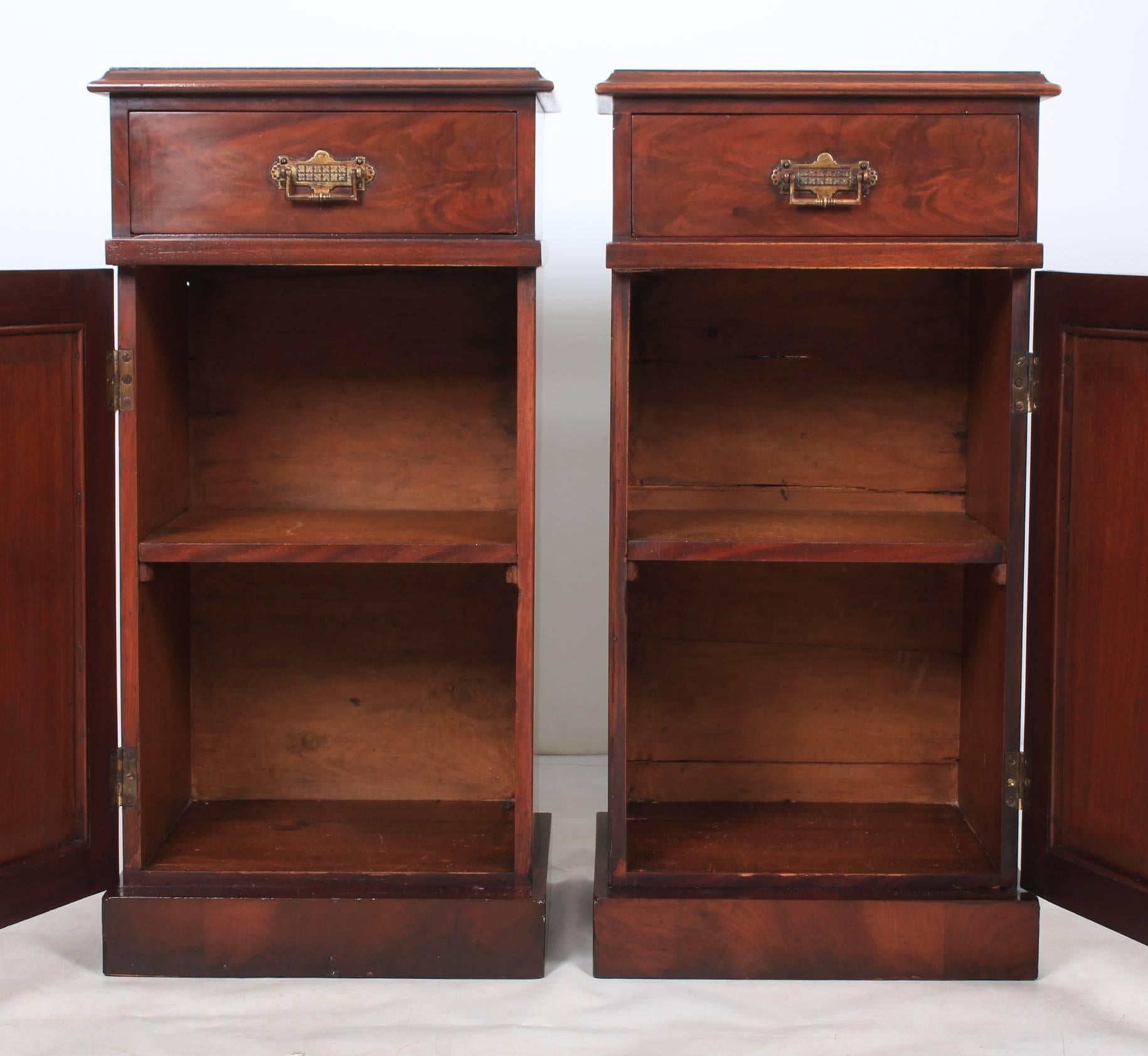 Mid-19th Century Pair of Mahogany Bedside Cabinets