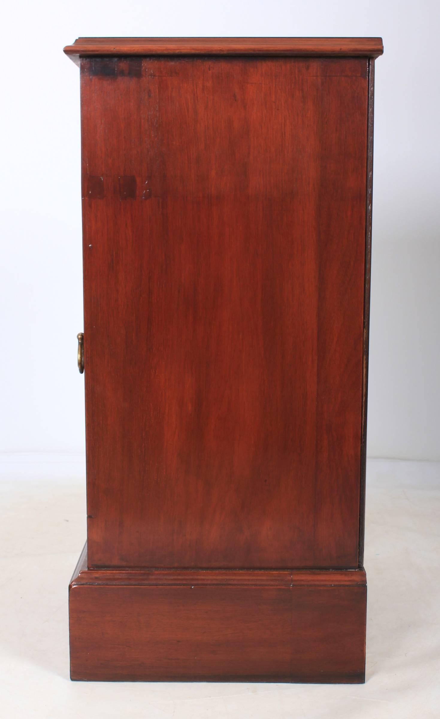 British Pair of Carved Mahogany Bedside Cabinets For Sale