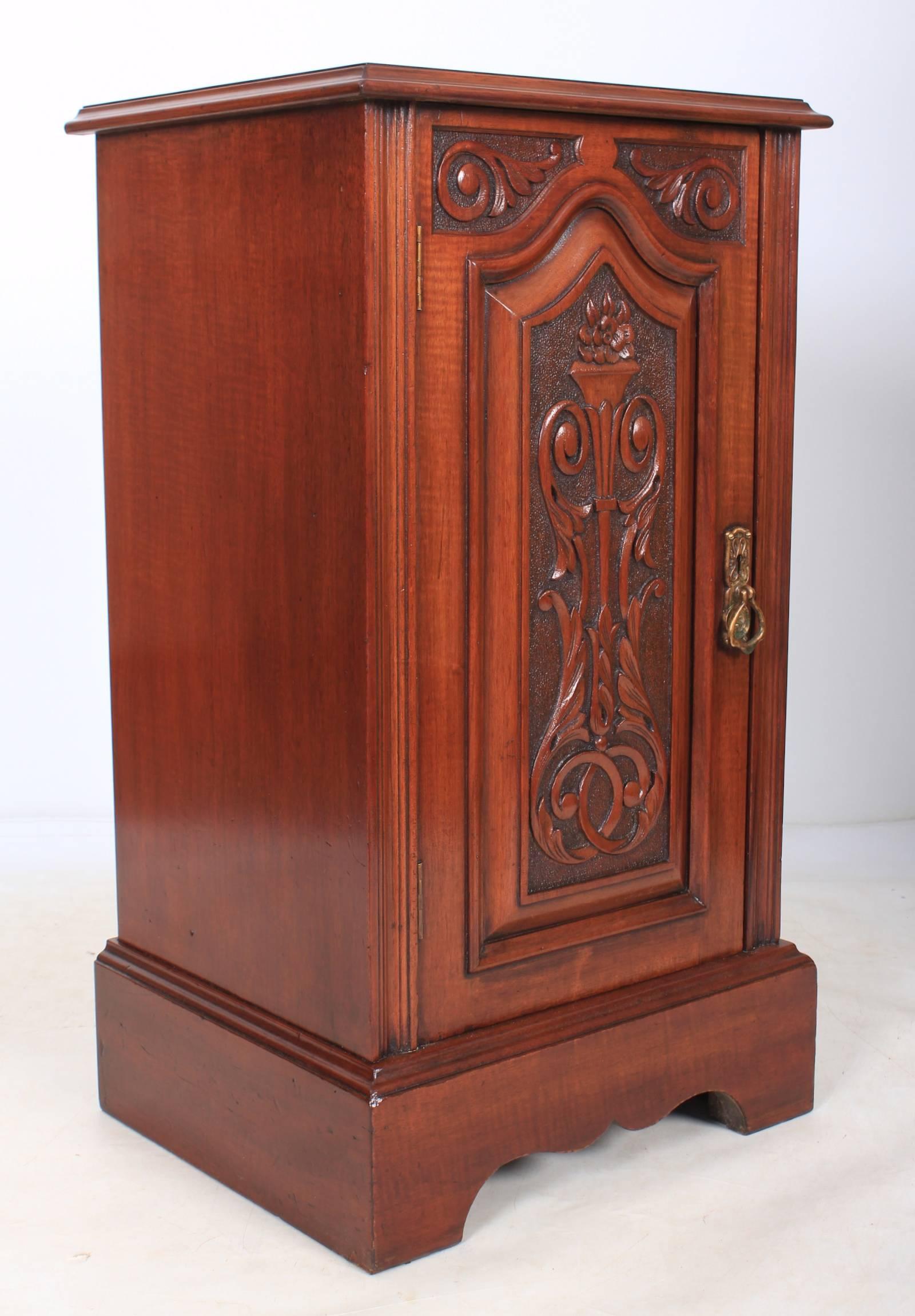 Pair of Carved Mahogany Bedside Cabinets In Good Condition For Sale In Detling, GB