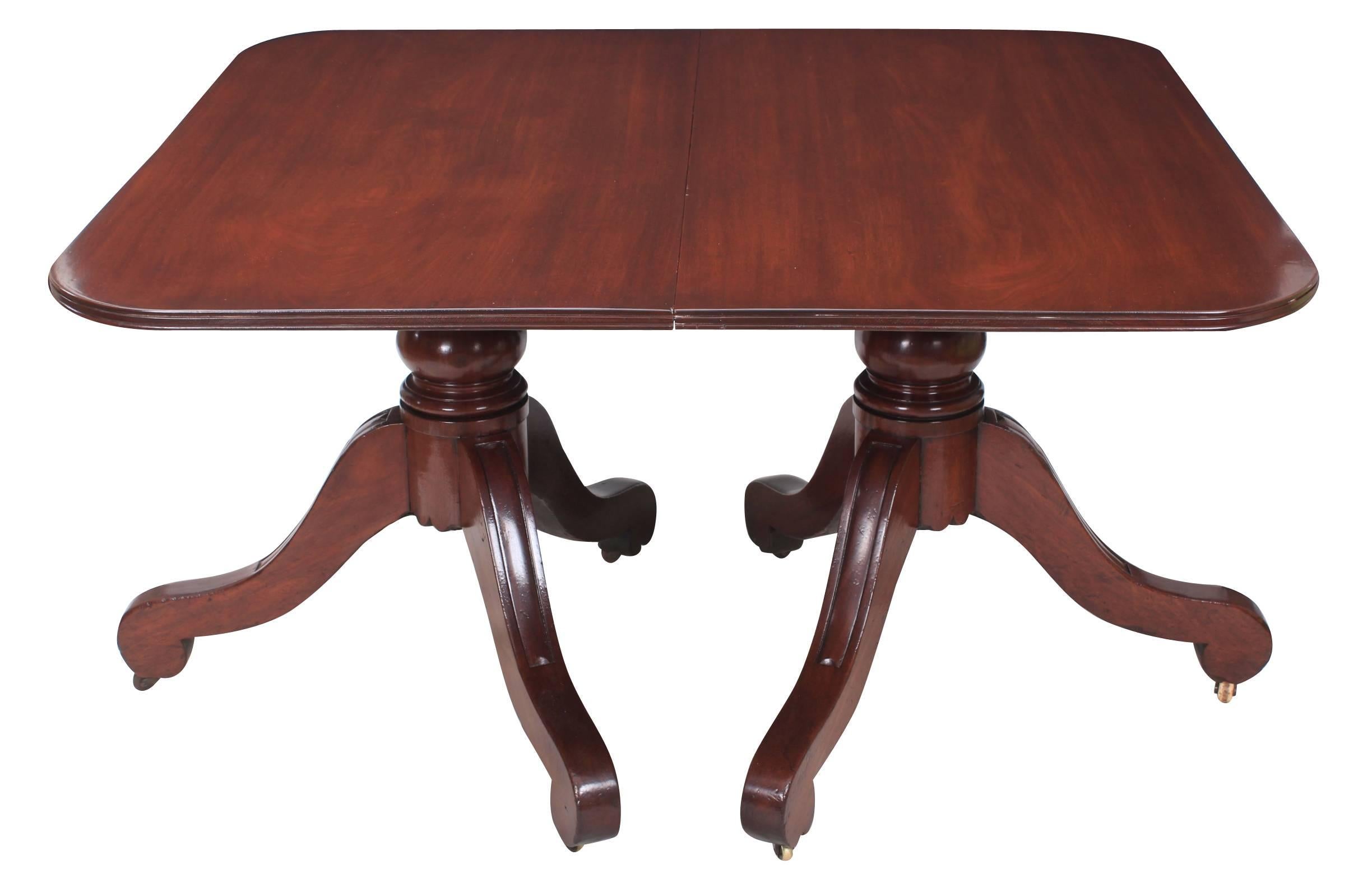 Mahogany Twin Pillar Pedestal Dining Table In Good Condition For Sale In Detling, GB