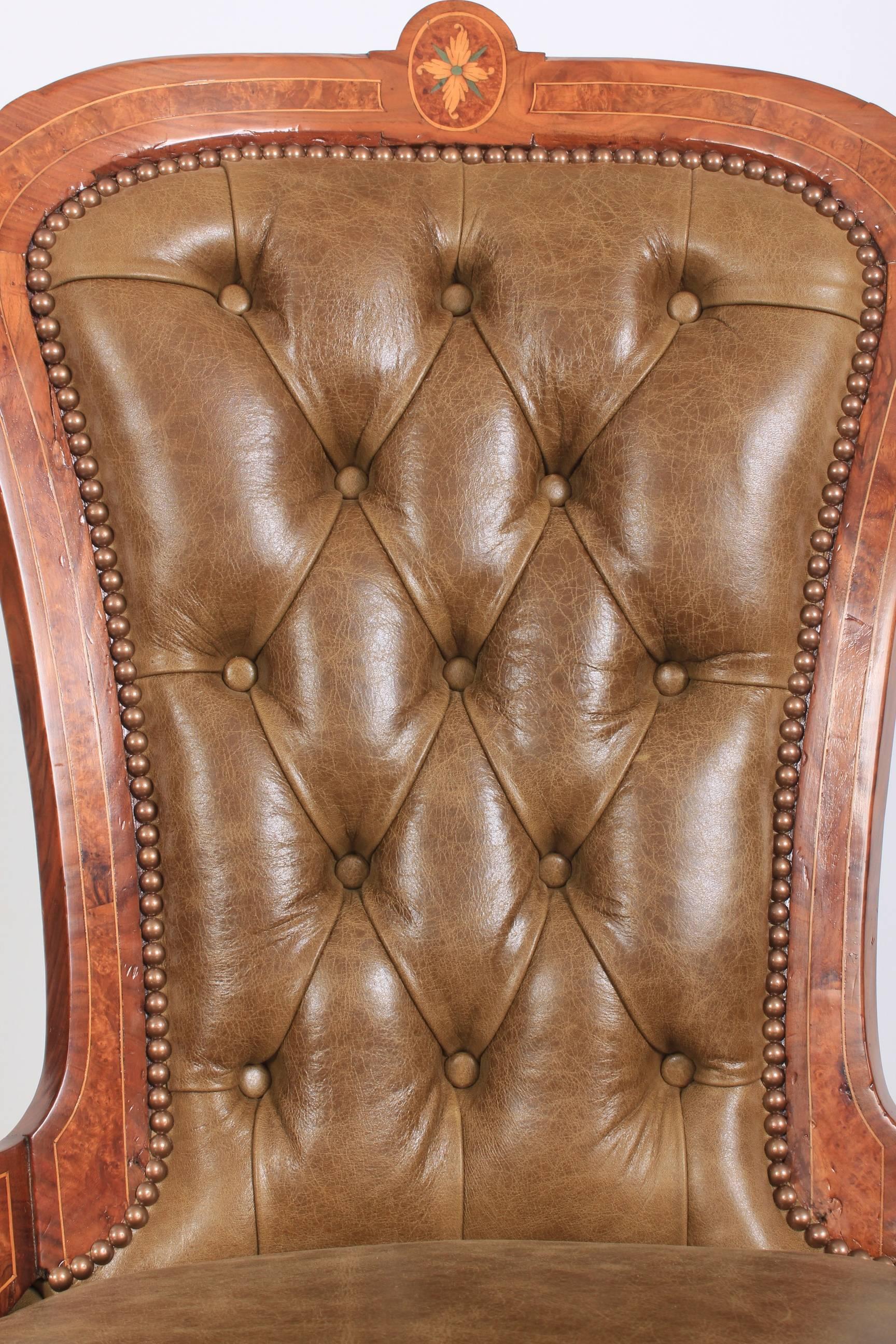 Victorian Inlaid Walnut Leather Three-Piece Suite For Sale 3