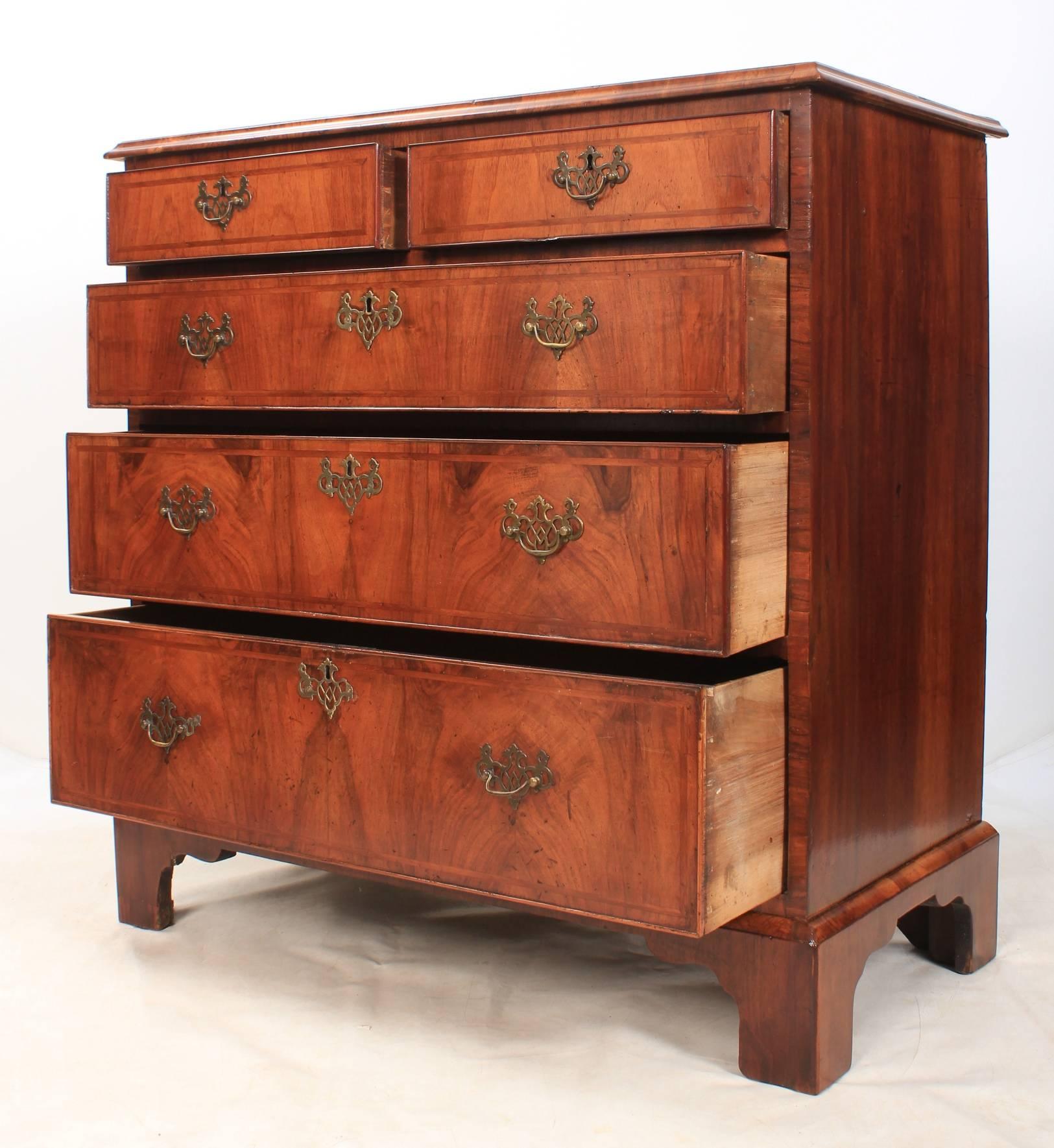 Queen Anne Walnut Chest of Drawers For Sale 2