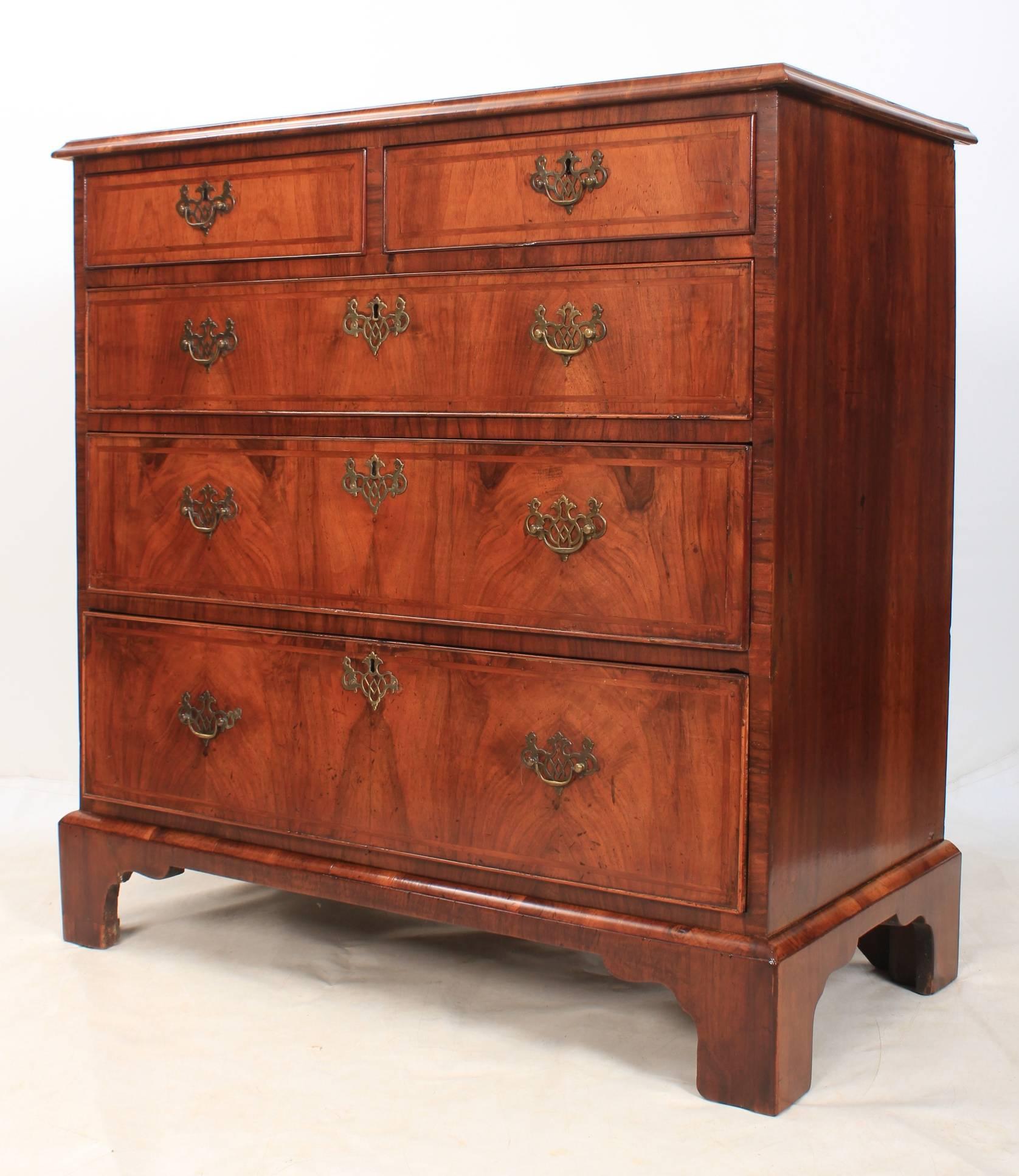 Queen Anne Walnut Chest of Drawers For Sale 1
