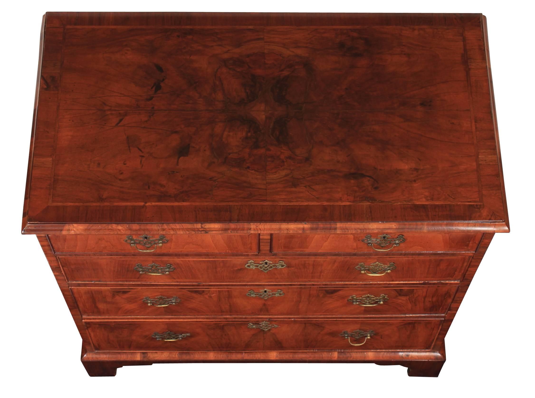 Queen Anne Walnut Chest of Drawers For Sale 5