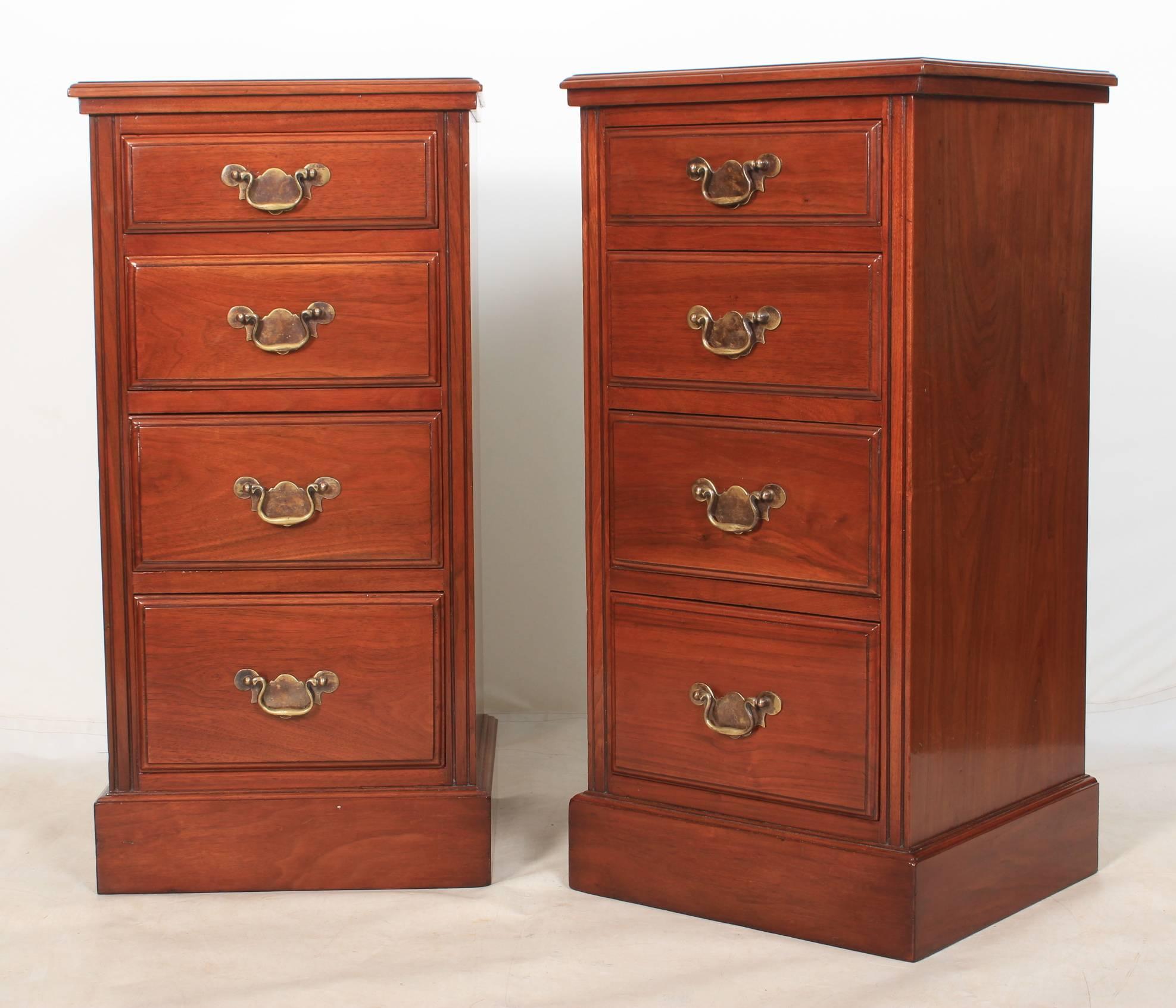 English Pair of Walnut Bedside Cabinets For Sale