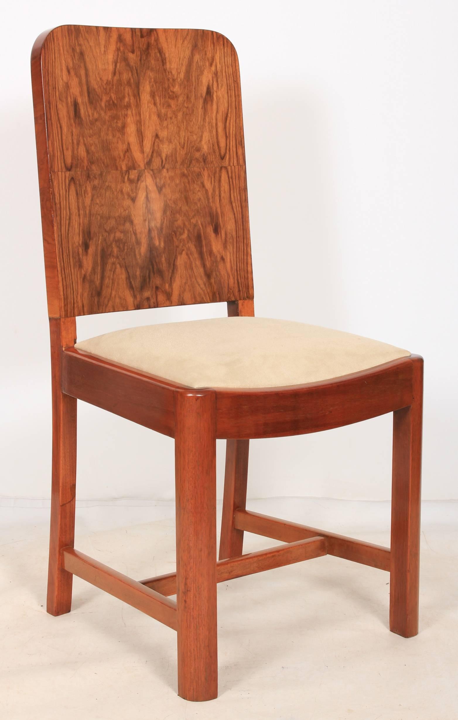 English, circa 1930.
A smart Art Deco dining suite, consisting of a shaped walnut dining table and 6 shaped back walnut chairs.
In showroom condition, this suite is a positive addition to any home.
The table has a quarter veneered cross-banded
