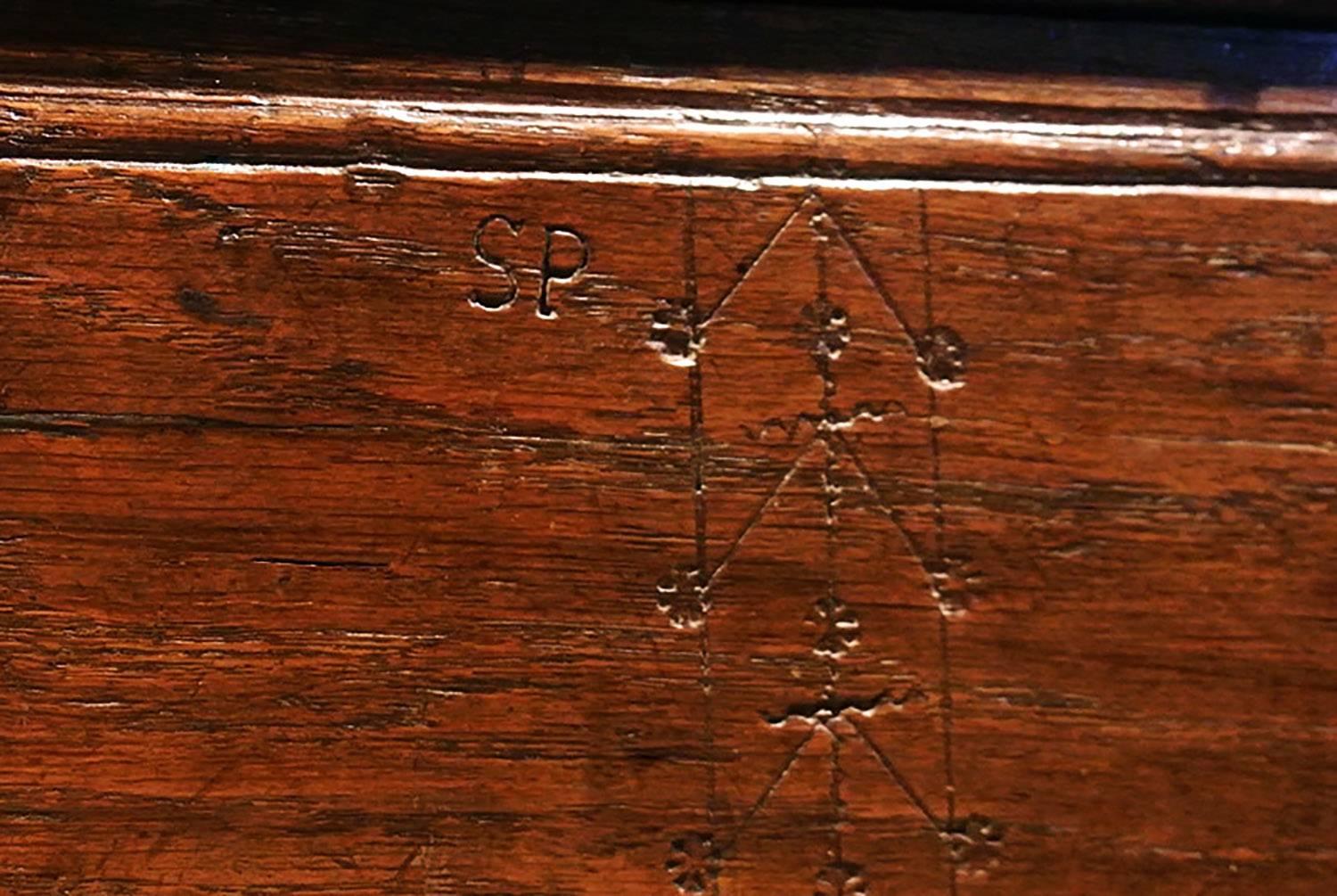 An early 17th century boarded coffer with a beautiful natural patina.

Original nailed up boards throughout (original handmade nails) and with shaped and channel carved border to the lid and thumbnail carved borders to the front and back