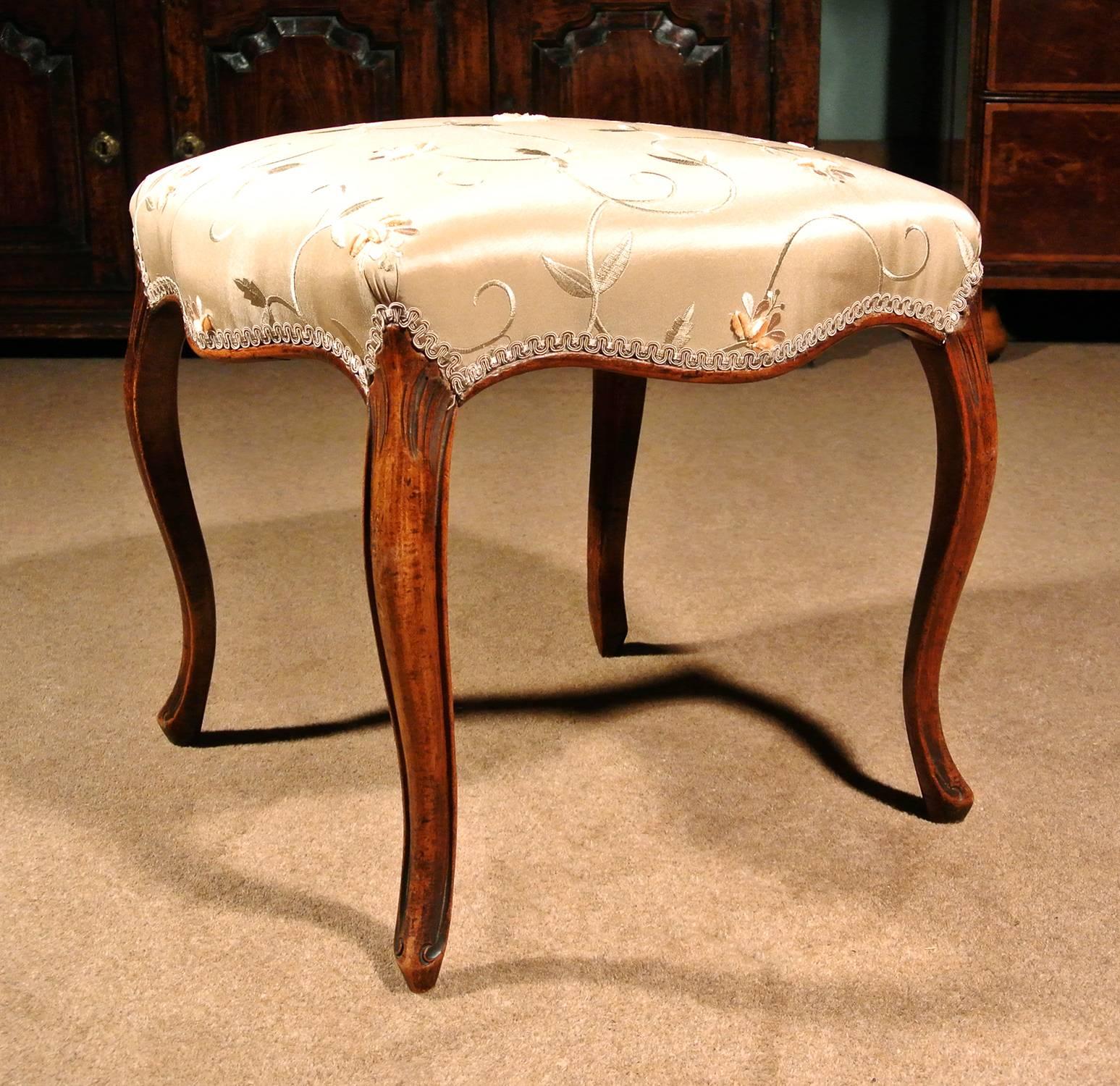 18th Century Walnut Serpentine Stool in the French Manner In Good Condition For Sale In East Sussex, GB