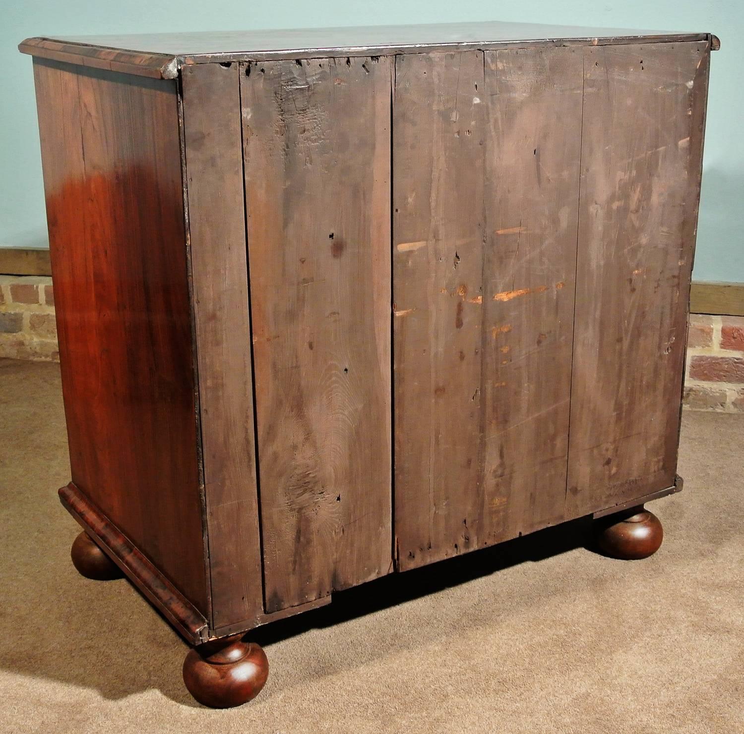 Queen Anne Inlaid Walnut and Oak Chest of Drawers, circa 1700 For Sale 3