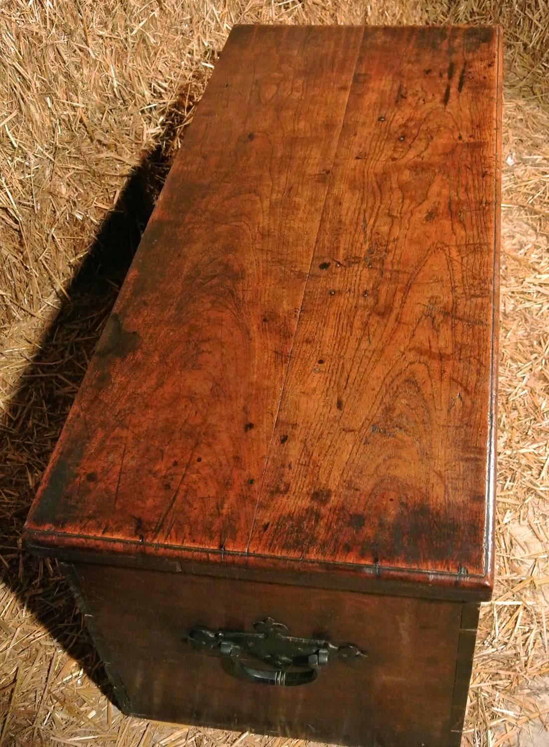Late 17th Century William and Mary Solid Elm Bed Box 