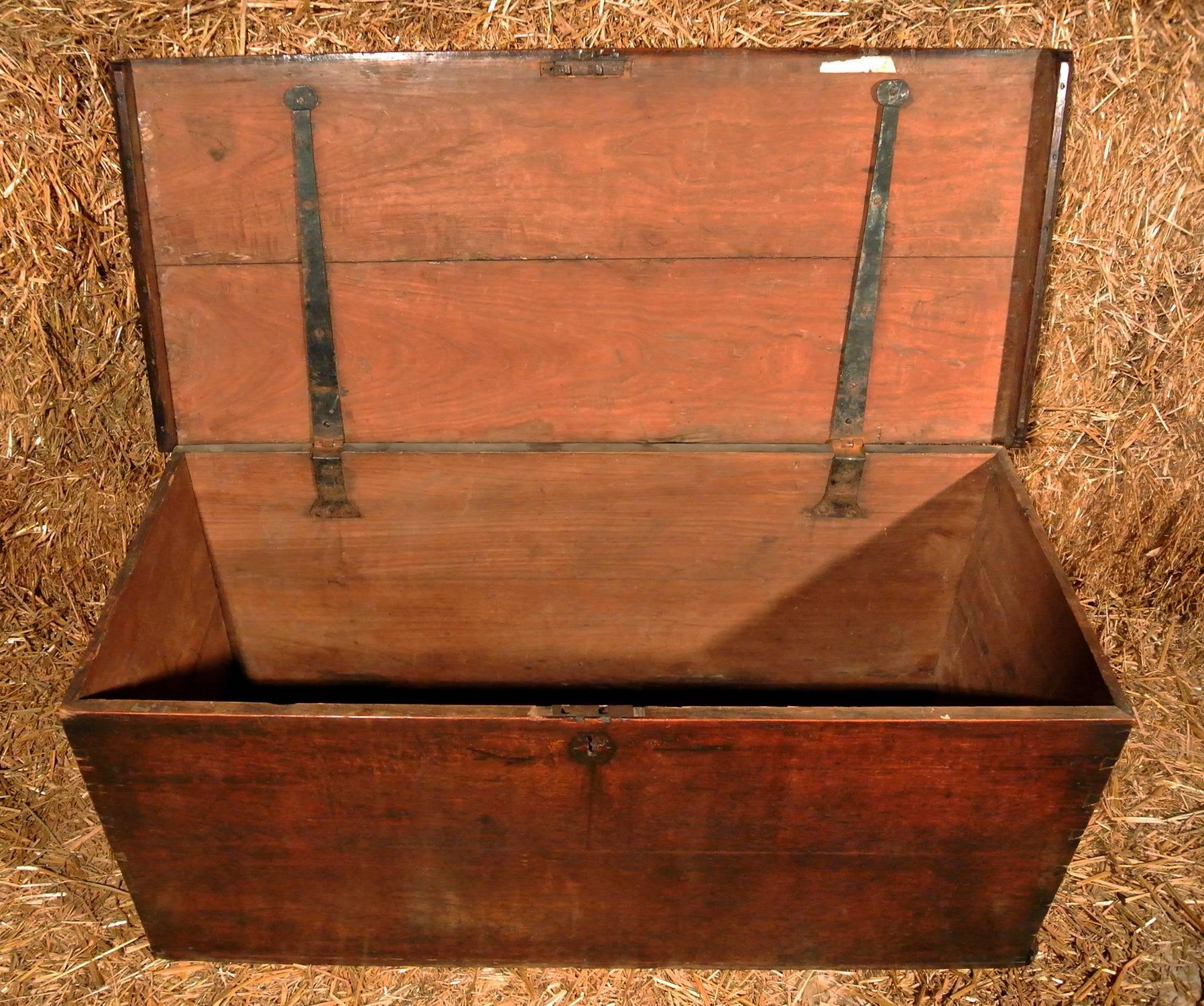 William and Mary Solid Elm Bed Box  In Good Condition In East Sussex, GB