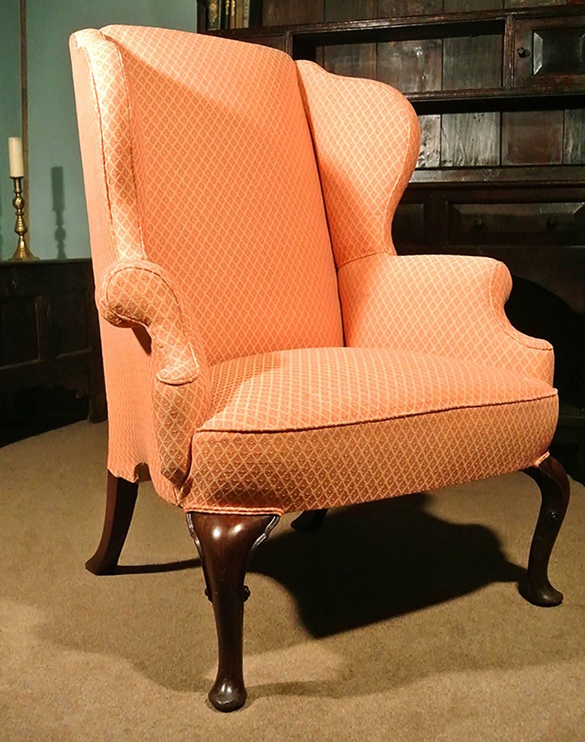 A lovely quality 18th century wing armchair circa 1780 with beautiful original mahogany frame in excellent condition and with a fabulous shape with outscrolled arms and shapely wings, a very comfortable rake to the back and recently upholstered in a