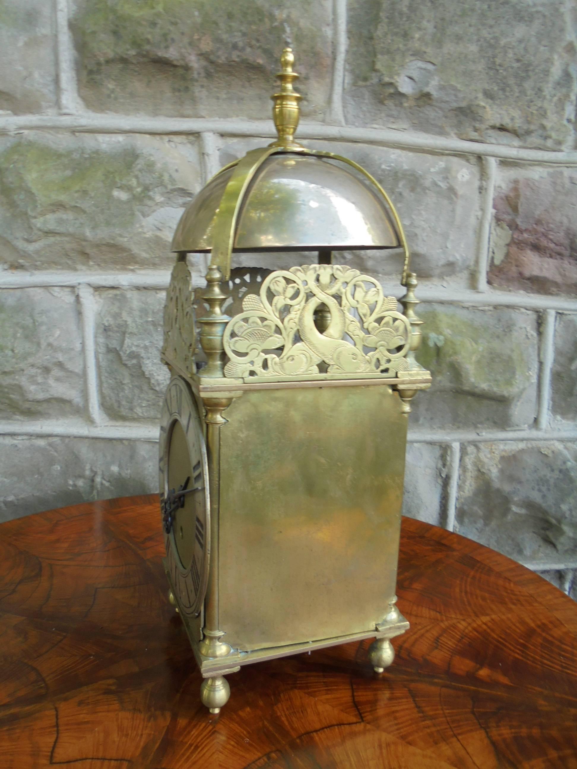 Offered for sale is this good sized lantern clock

Very grand size at 16