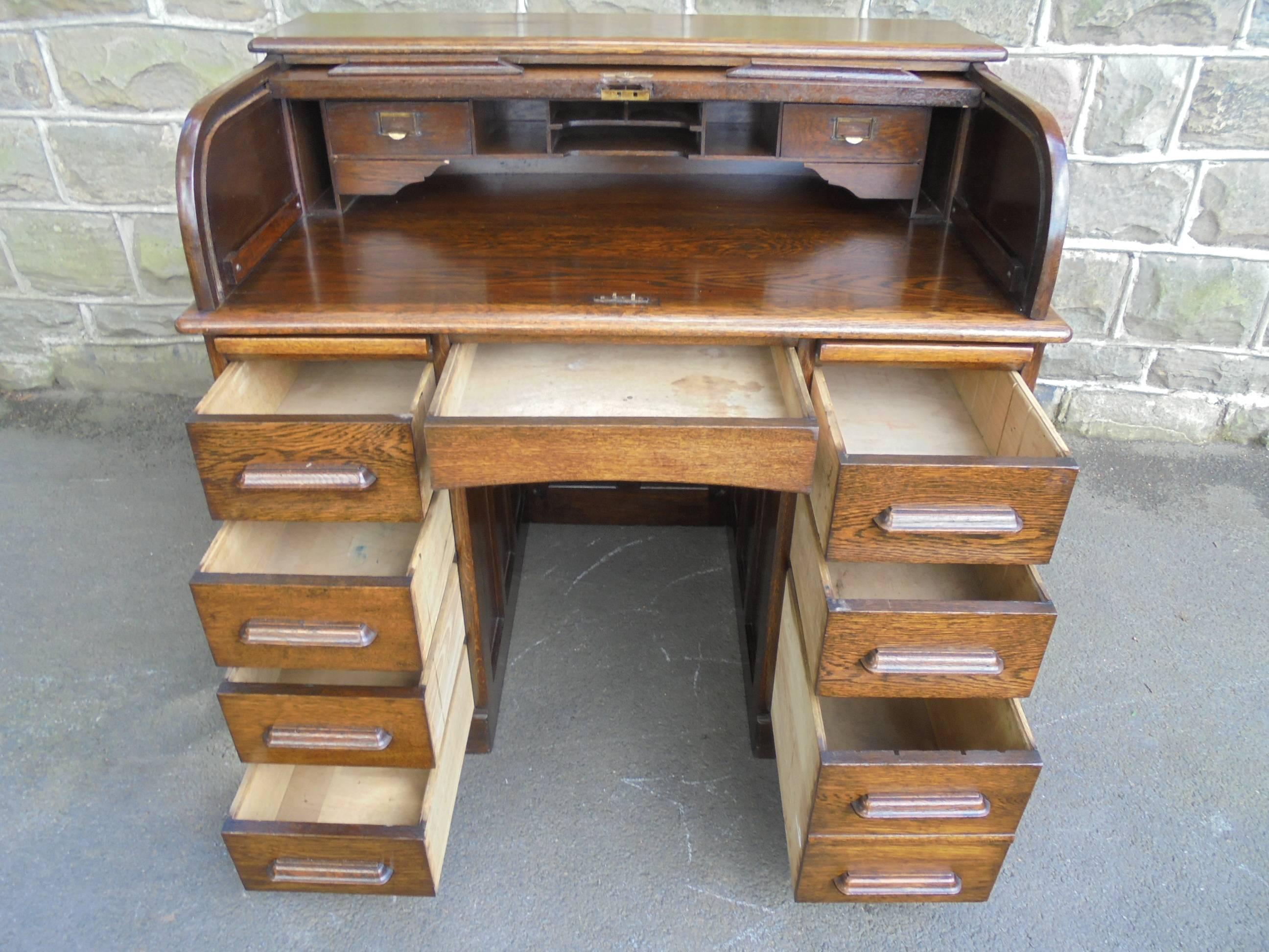 Antique Oak Roll Top Desk In Good Condition In Wakefield, GB