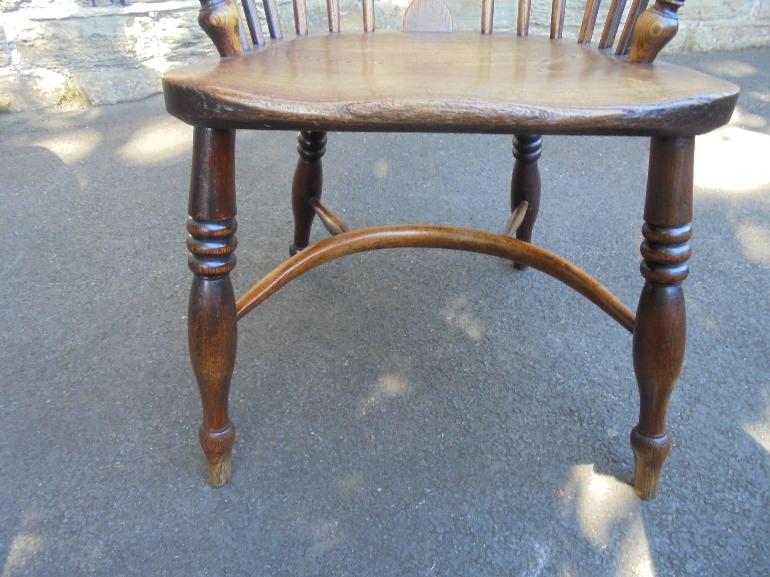 Antique Ash and Elm Windsor Chair by Fred Walker In Good Condition For Sale In Wakefield, GB