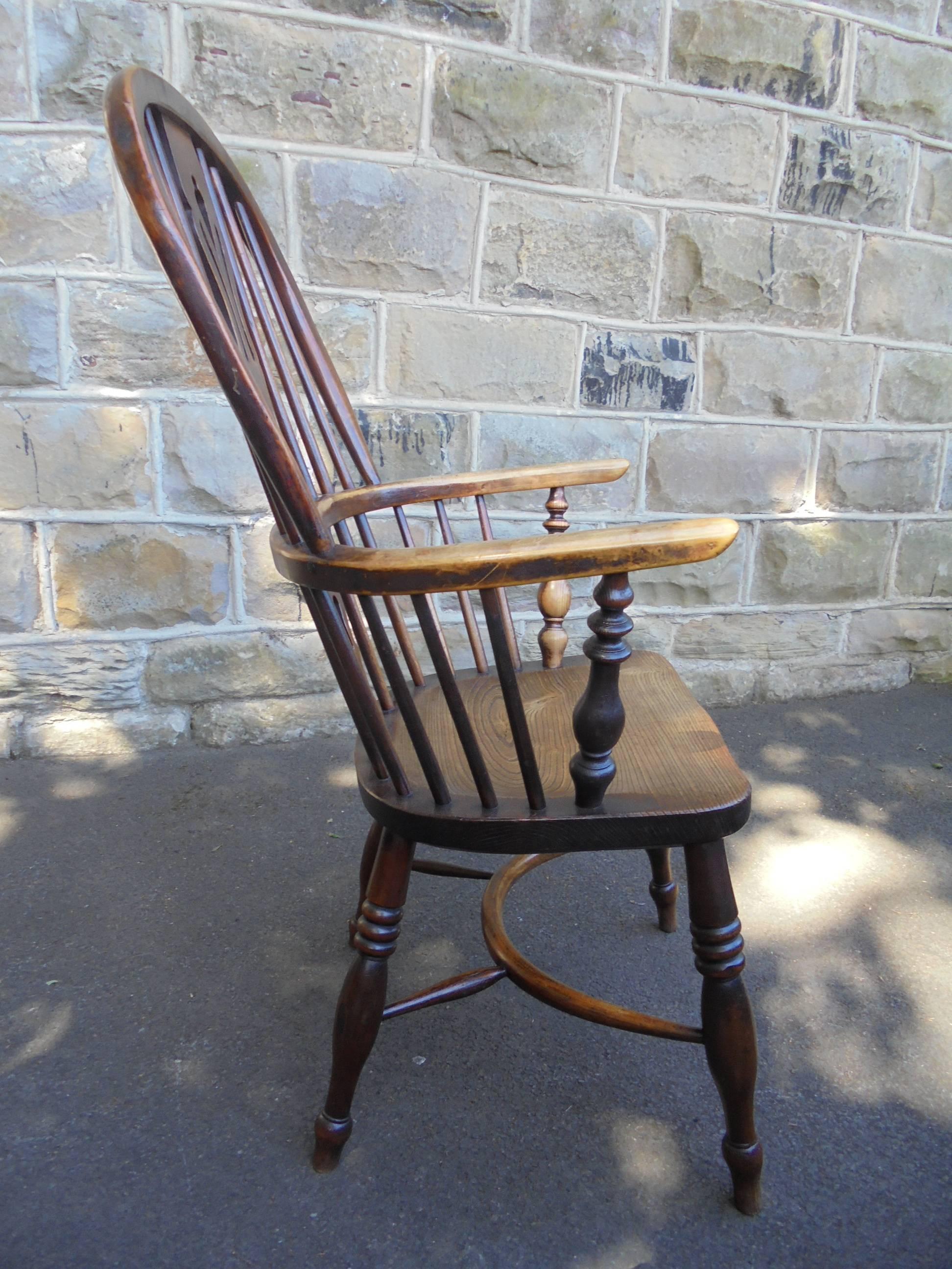 Antique Ash and Elm Windsor Chair by Fred Walker For Sale 2
