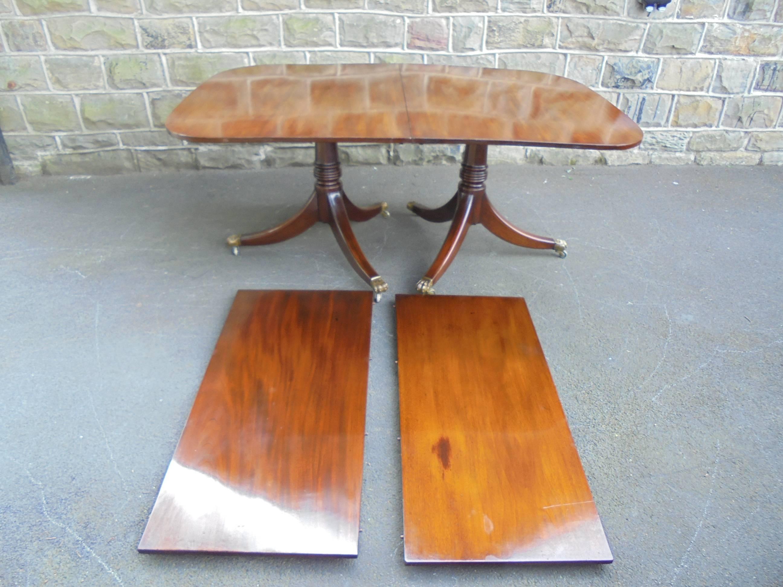 Antique Mahogany Twin Pillar Extending Dining Table In Good Condition In Wakefield, GB