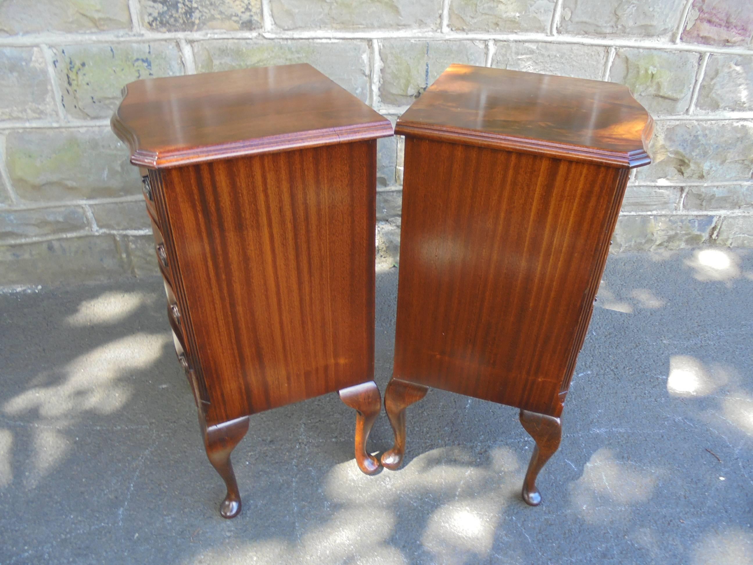 Pair of Antique Mahogany Chest Draws Bedside Chests For Sale 1