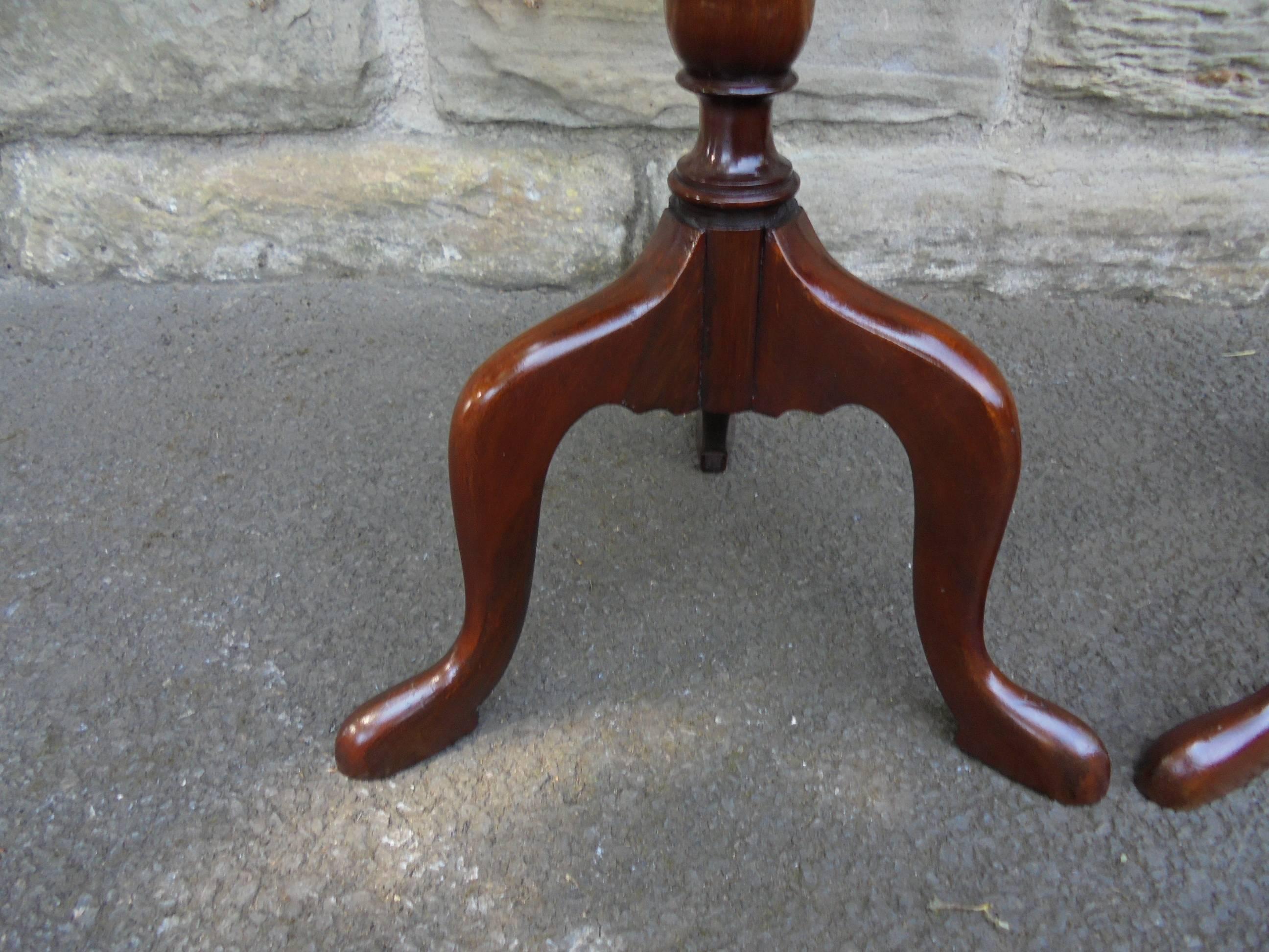 Pair of Edwardian Inlaid Mahogany Tripod Wine Tables For Sale 1