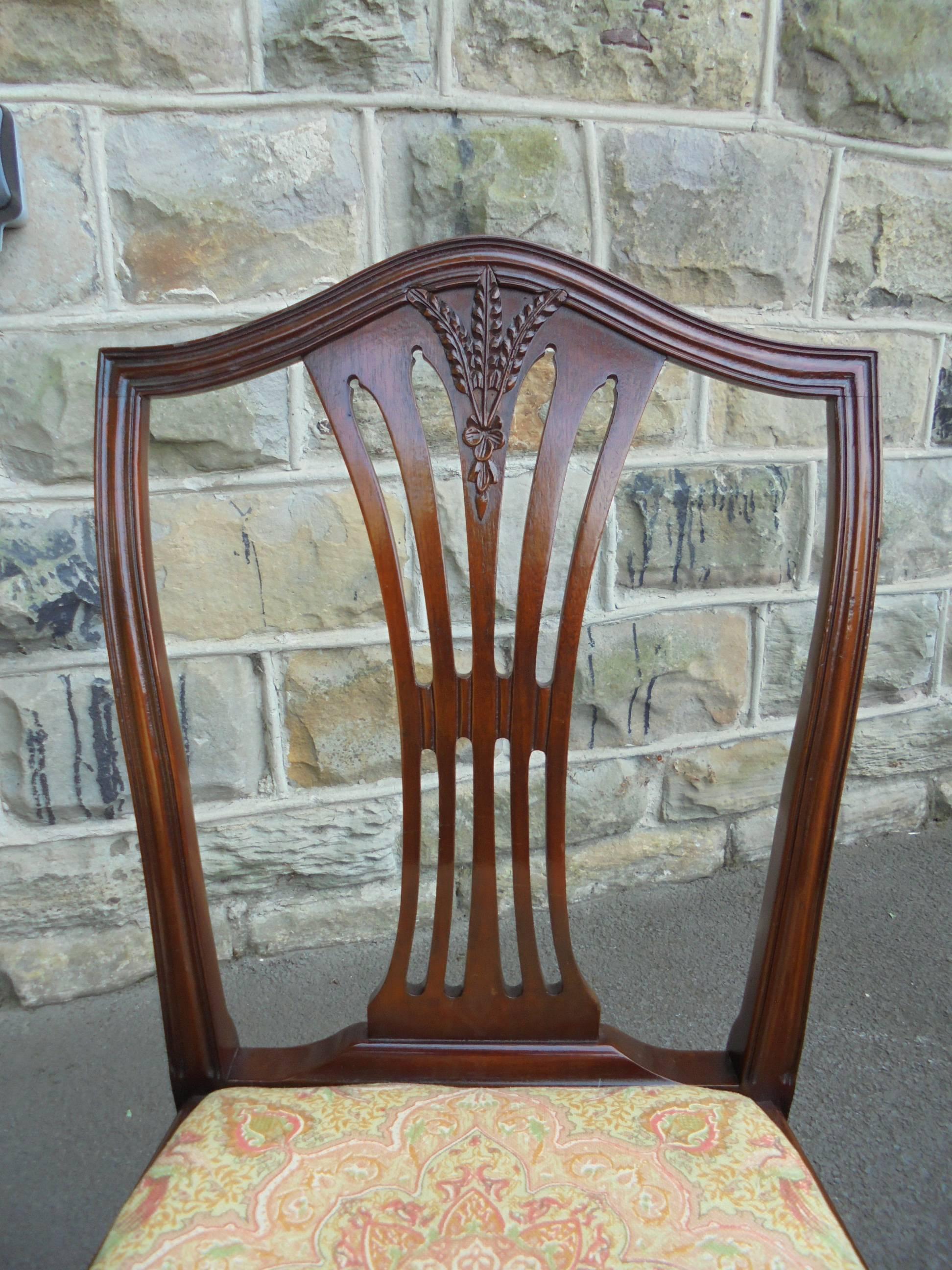20th Century Antique Set of Eight Mahogany Hepplewhite Style Dining Chairs