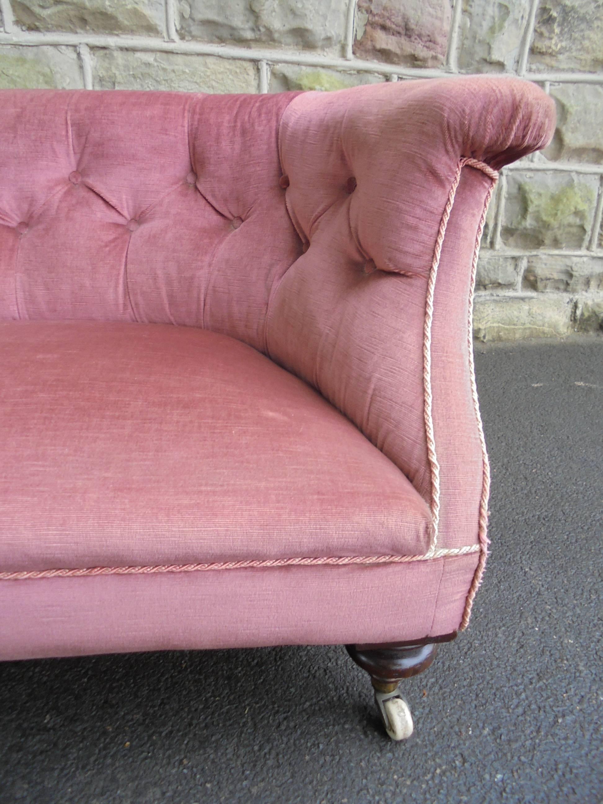 Small Antique English Upholstered Sofa In Good Condition In Wakefield, GB