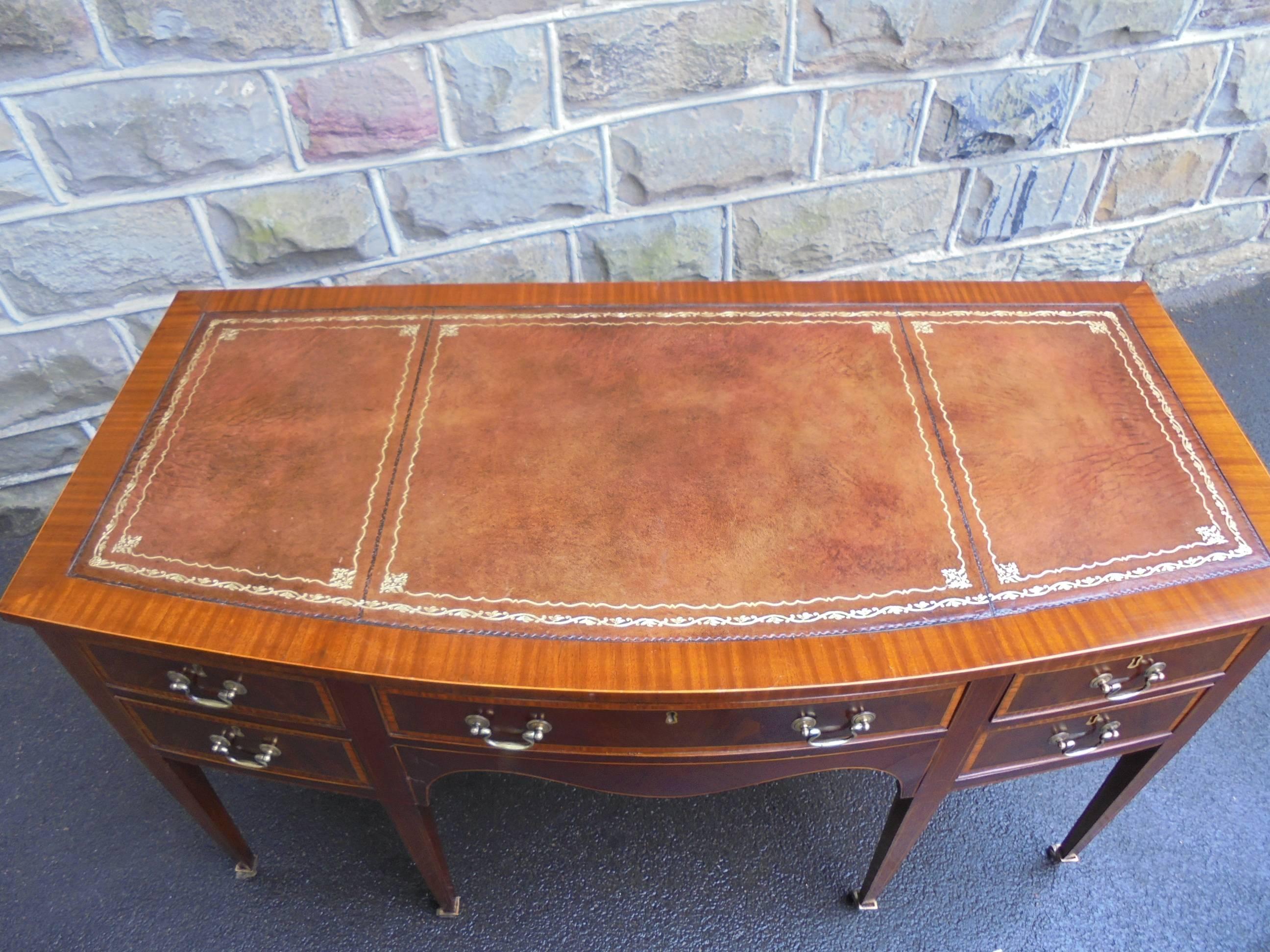 Offered for sale is this nice quality Edwardian inlaid mahogany writing desk.

Leather top with gilt tooled border. Central draw with two smaller draws either side. All the draw have inlaid decoration, brass drop handles and locks. Comes with a