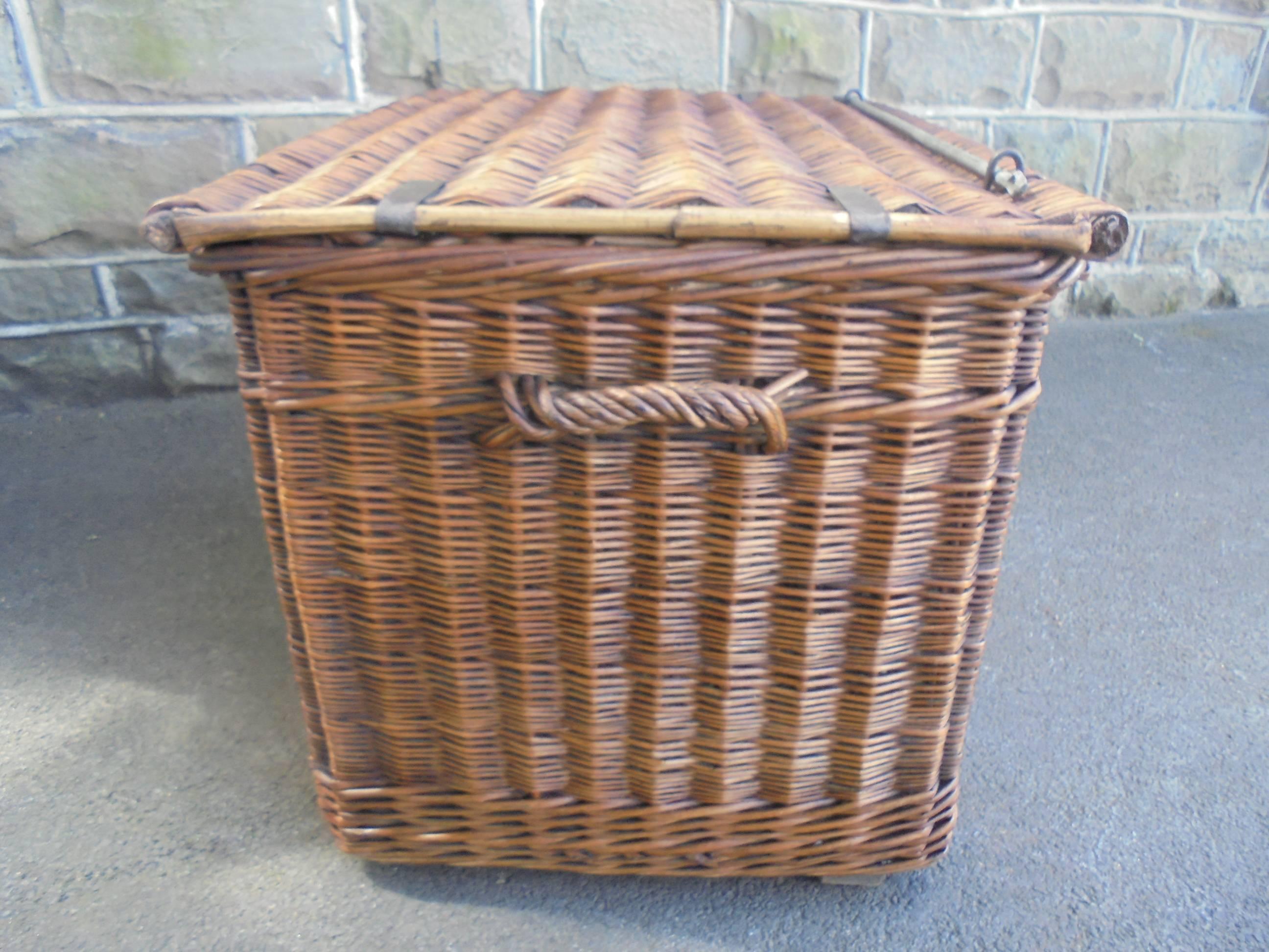 Offered for sale is this good sized antique wicker basket

Wicker basket with handles each side, hinged lid with fastening hooks and bar. Wooden rails to the base

Offered in good clean original condition.

Measures: 22