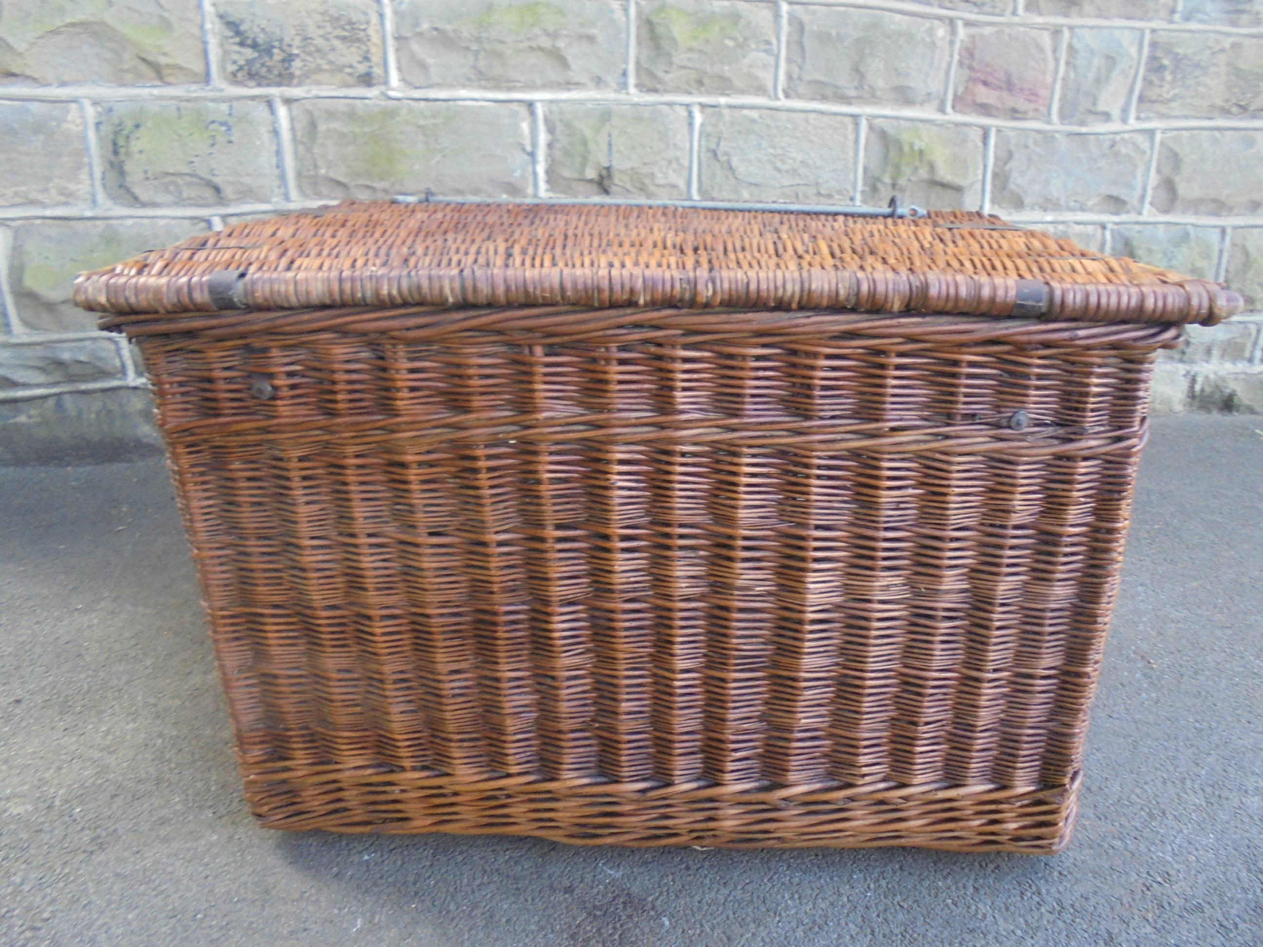 Good Large Antique Wicker Lidded Basket In Good Condition For Sale In Wakefield, GB