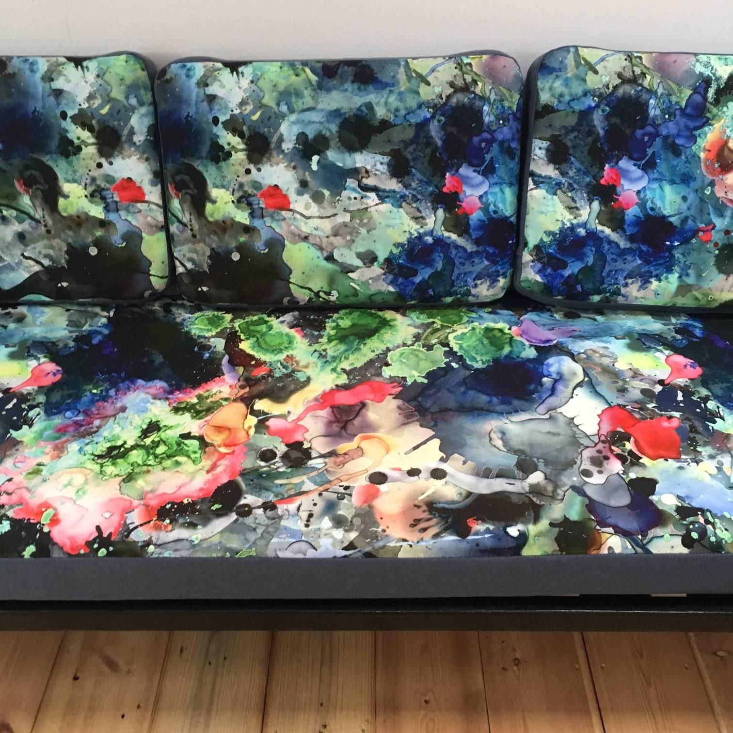 Mid-20th Century Ercol Studio Couch with Timorous Beasties Print Upholstery In Excellent Condition For Sale In Hove, GB