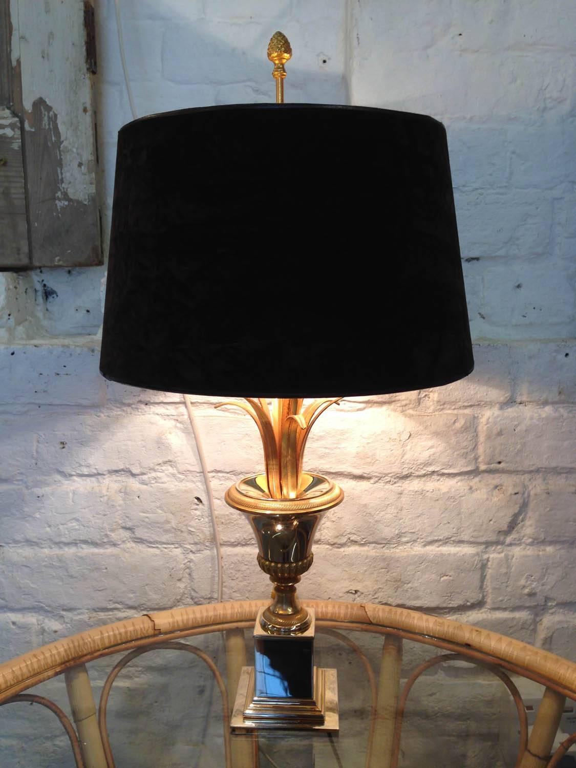 Eye-catching Hollywood Regency-style palm table lamp from Belgium, probably by Boulanger.
 
Gold and silver effect base, with its original brown crushed velvety shade.

Only minor wear as per age, the lamp has been PAT tested for domestic