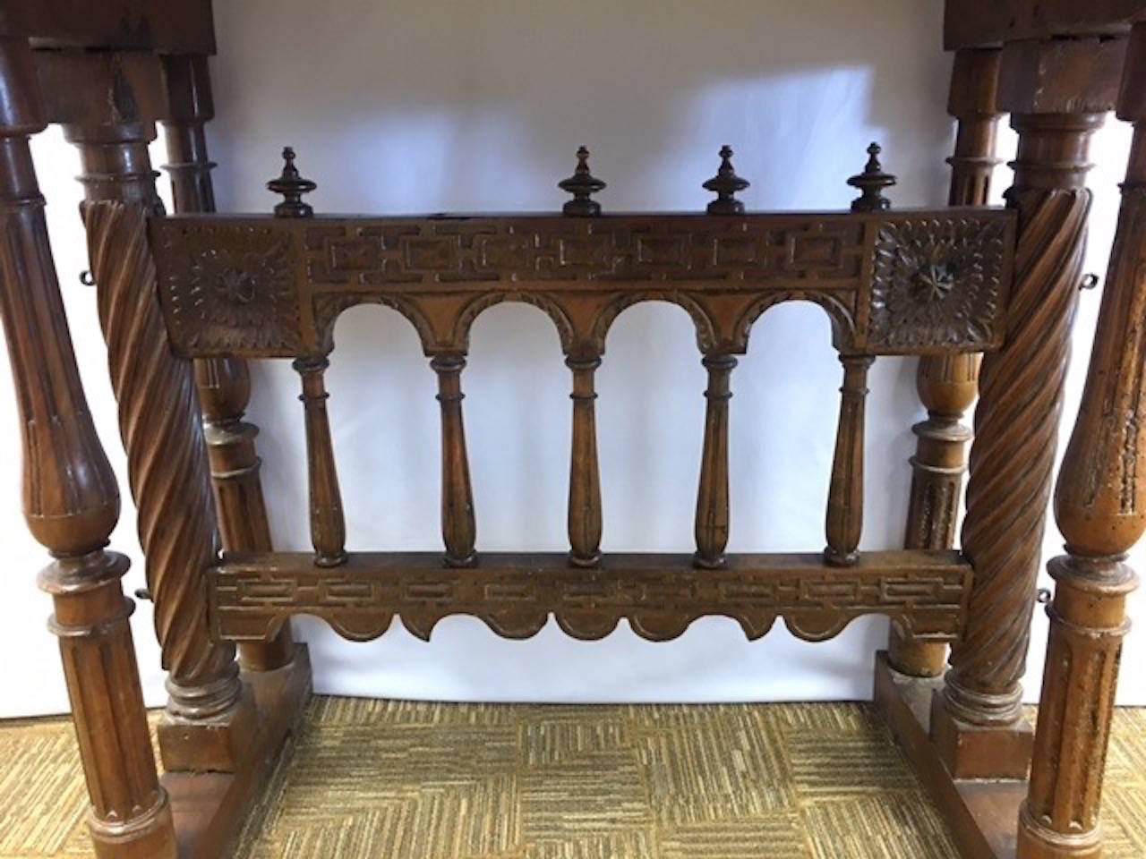 Spanish Colonial Traveling Desk in Walnut and Bone Inlay In Good Condition For Sale In Phoenix, AZ