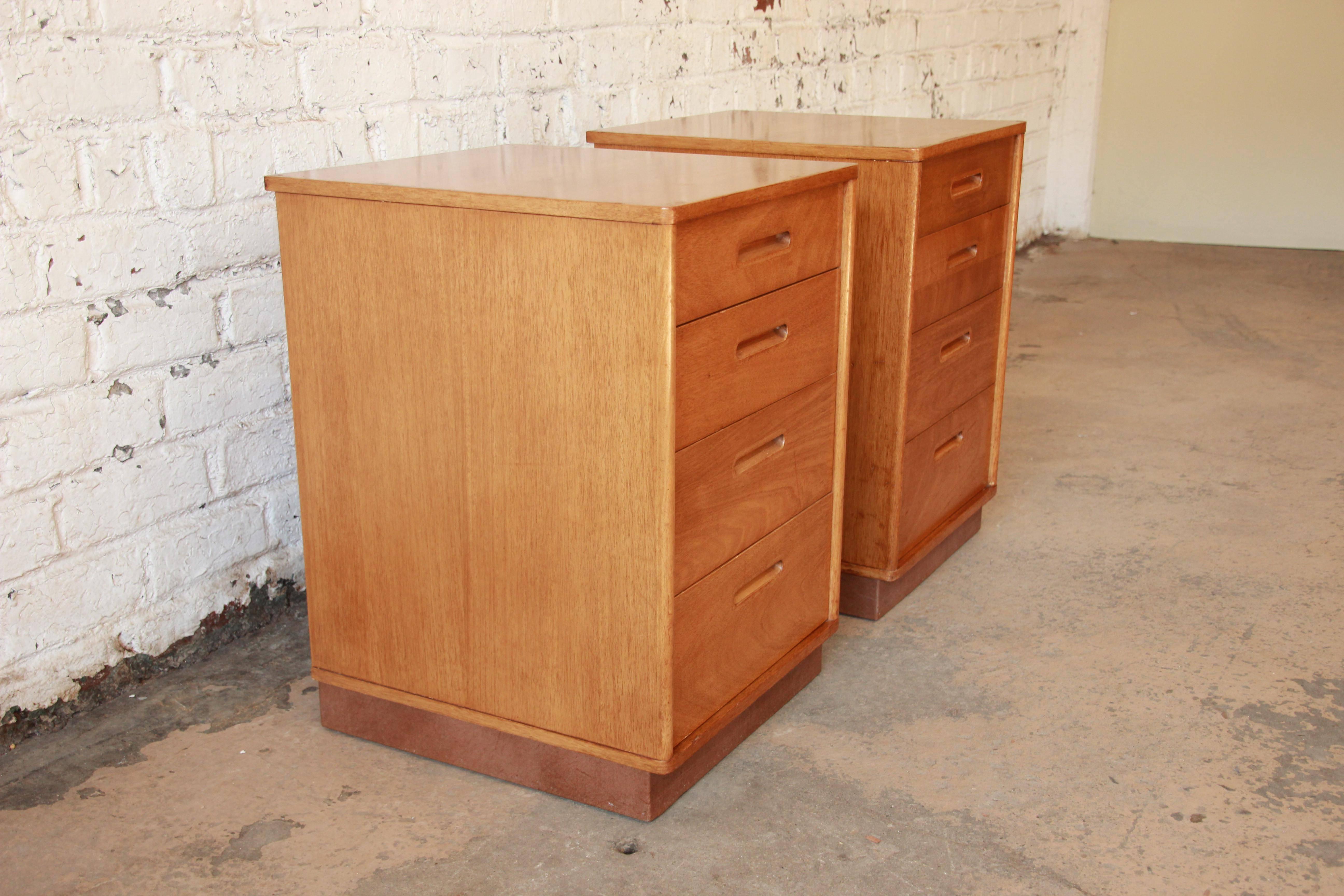 American Pair of Edward Wormley for Dunbar Mid-Century Nightstands or Chests of Drawers
